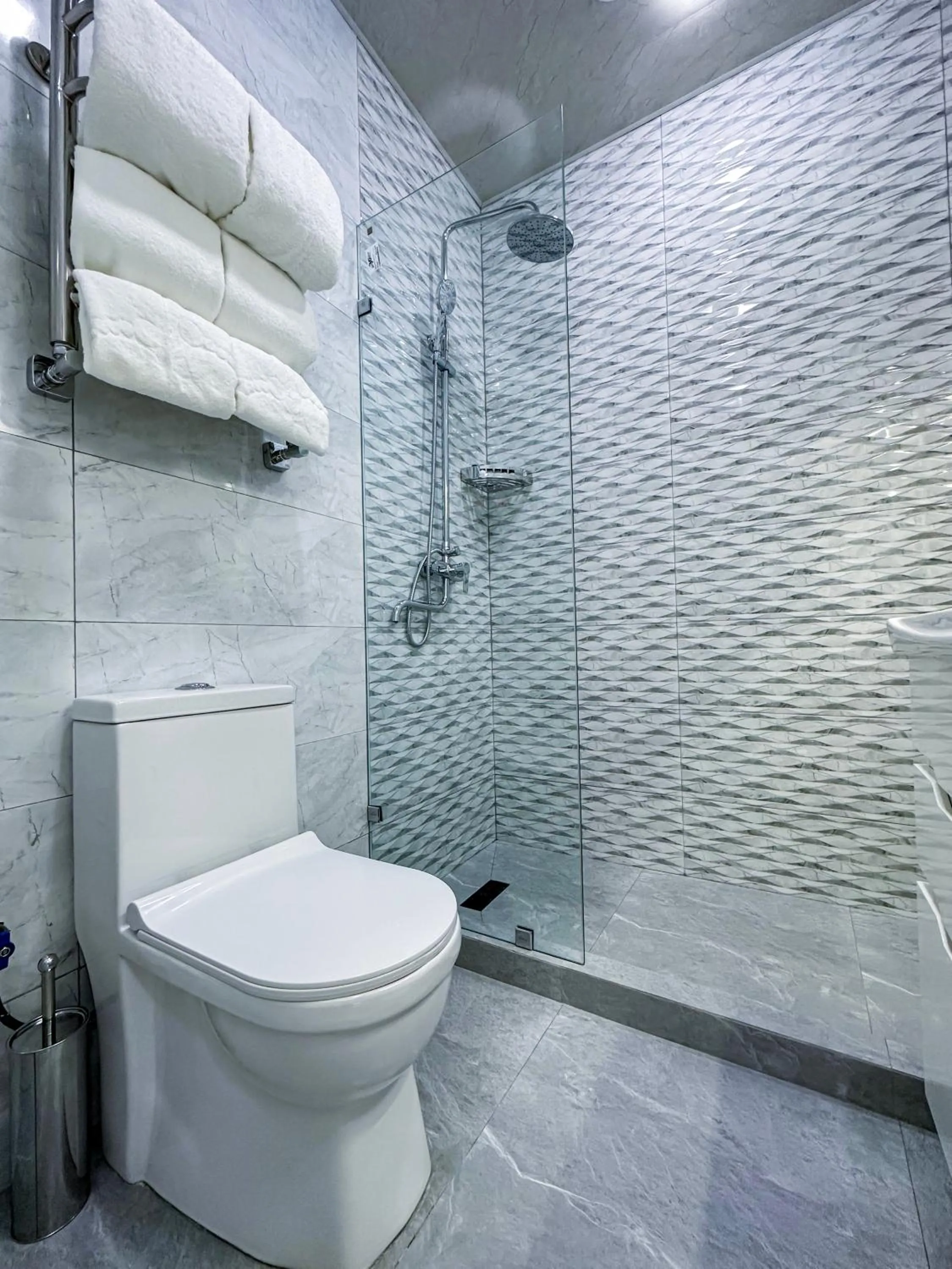 Shower in Panorama Hotel & More