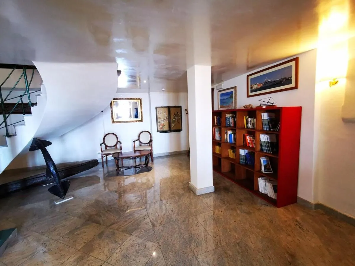 Library in Hotel Hieracon