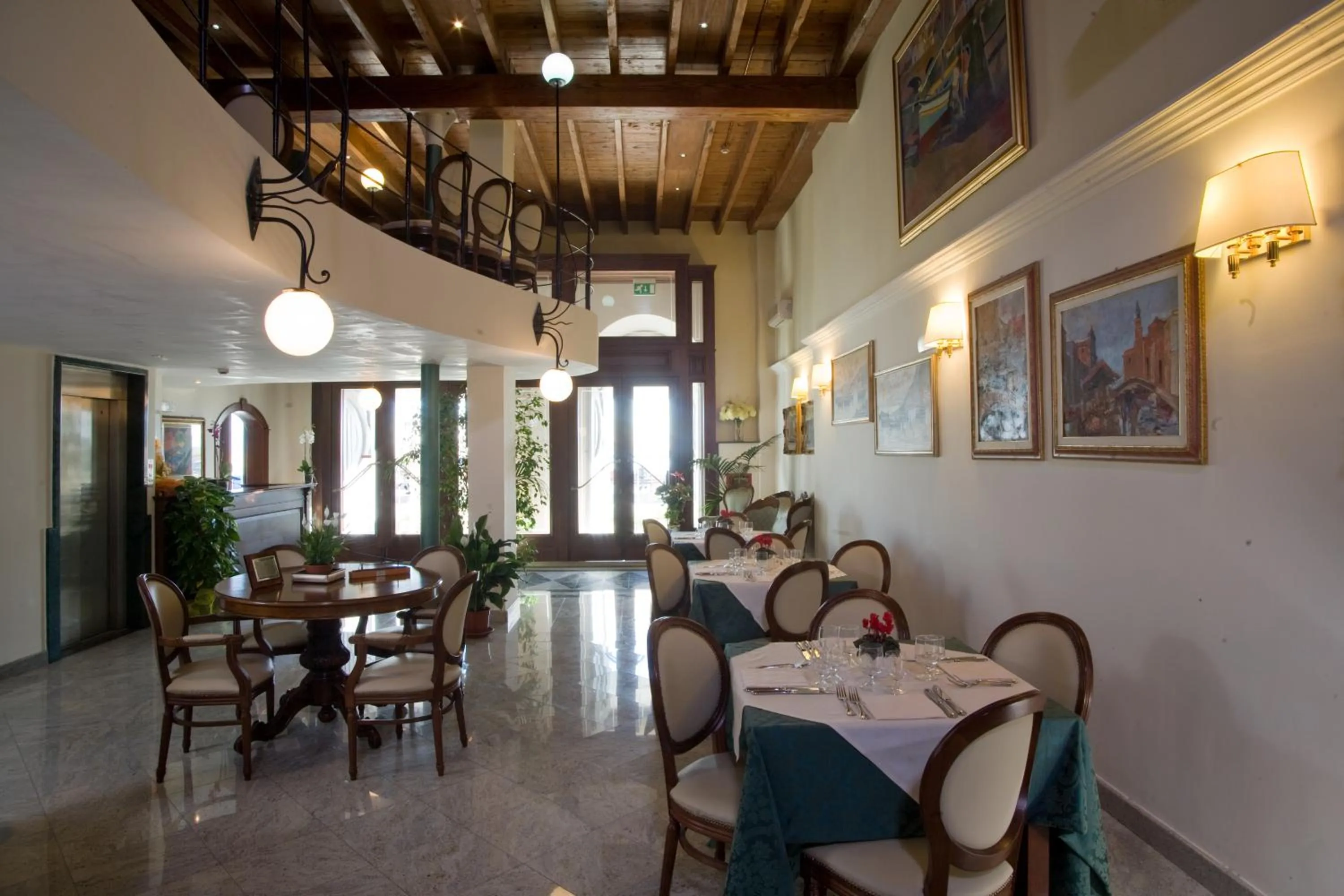 Seating area, Restaurant/Places to Eat in Hotel Hieracon