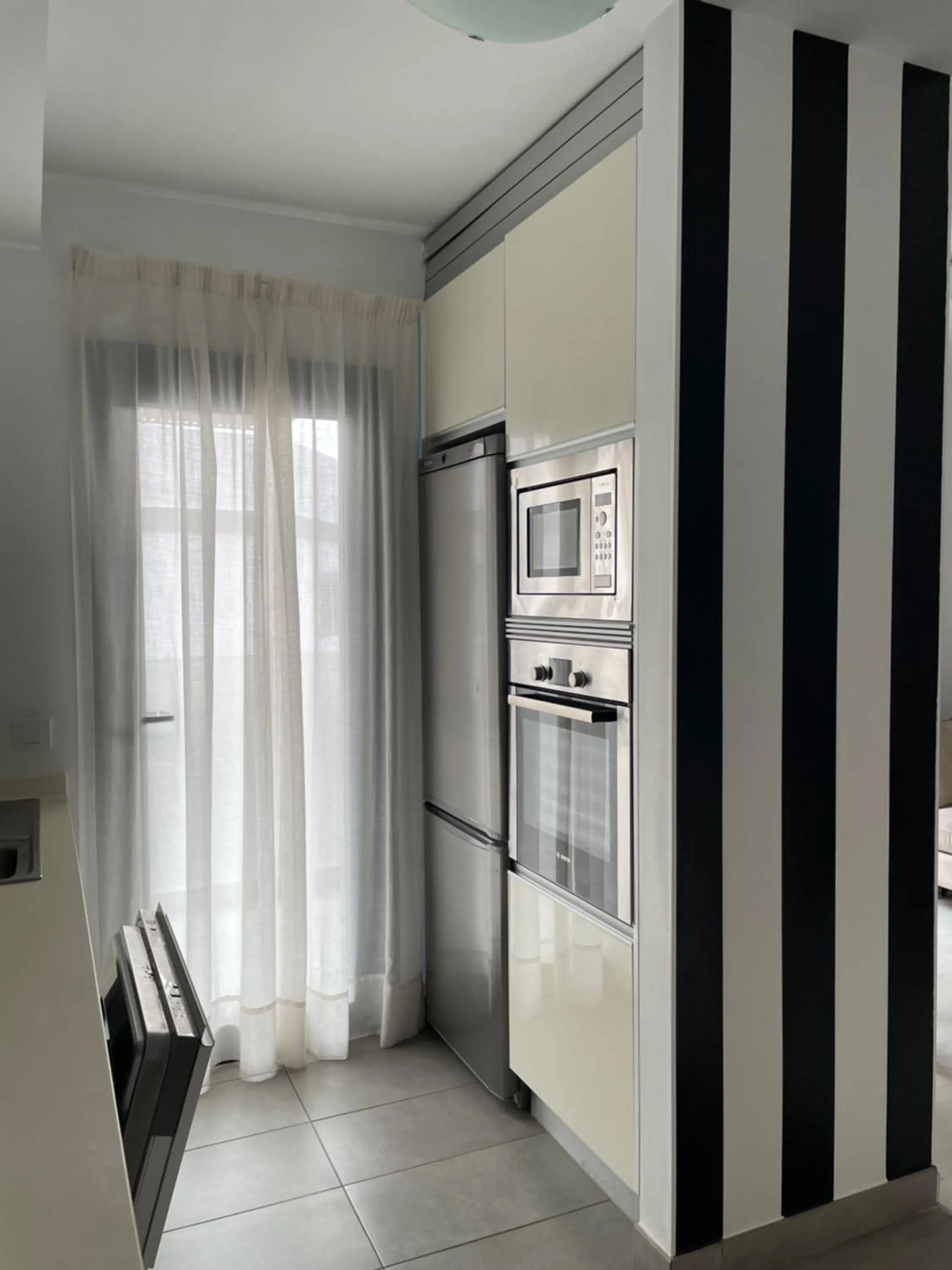 microwave in PURA VIDA Beach Suite