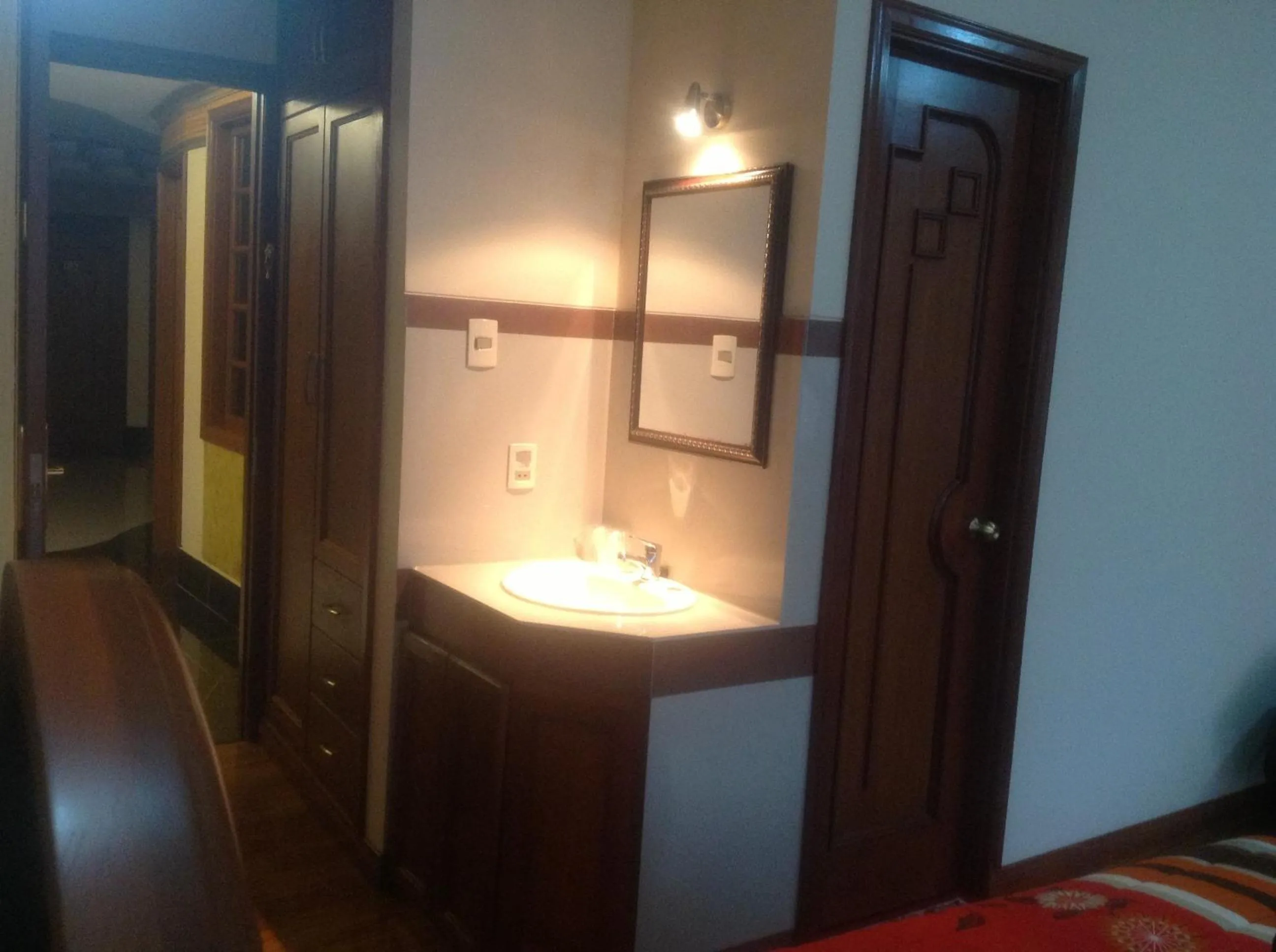 Photo of the whole room in Golden Palace