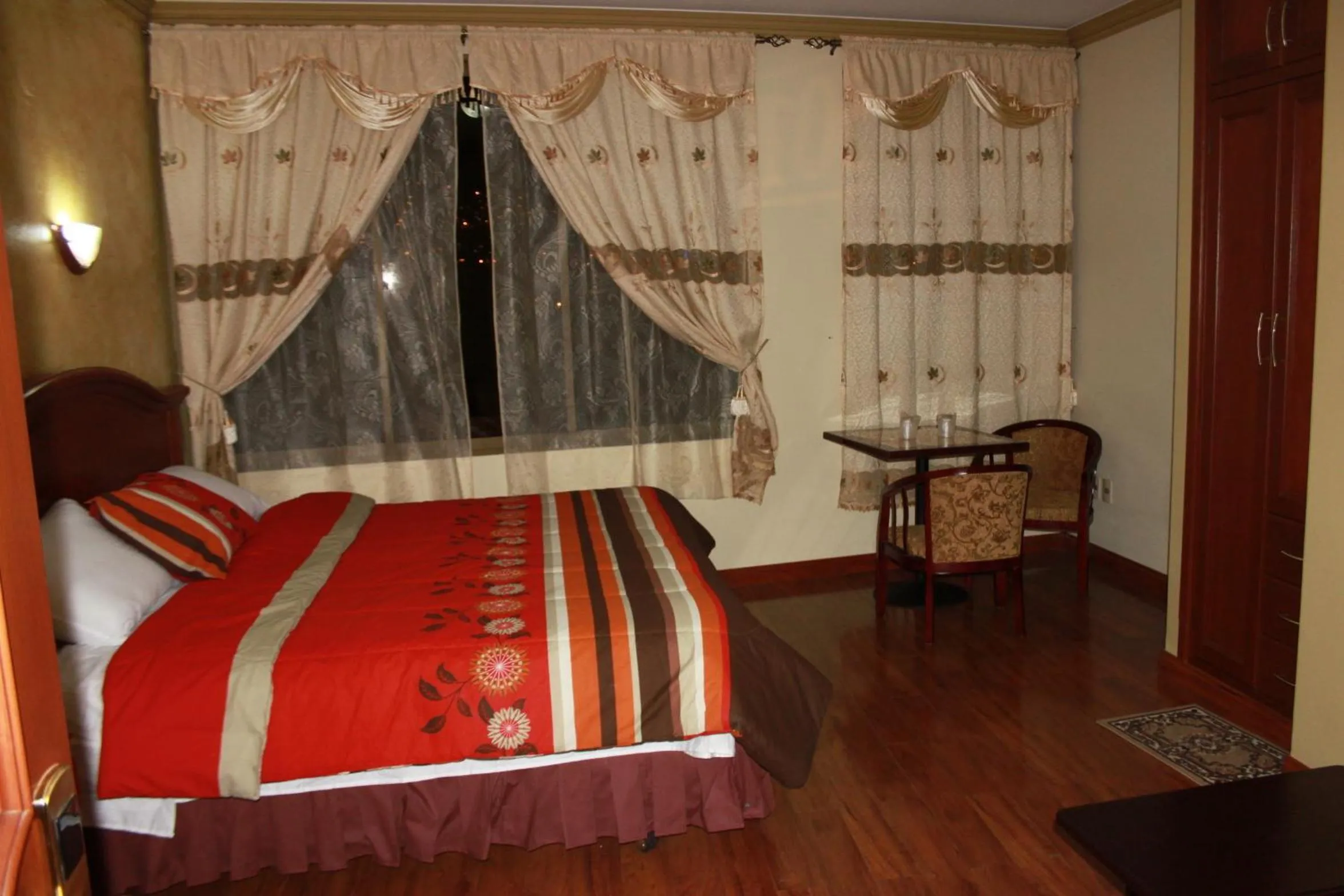 Bedroom, Bed in Golden Palace