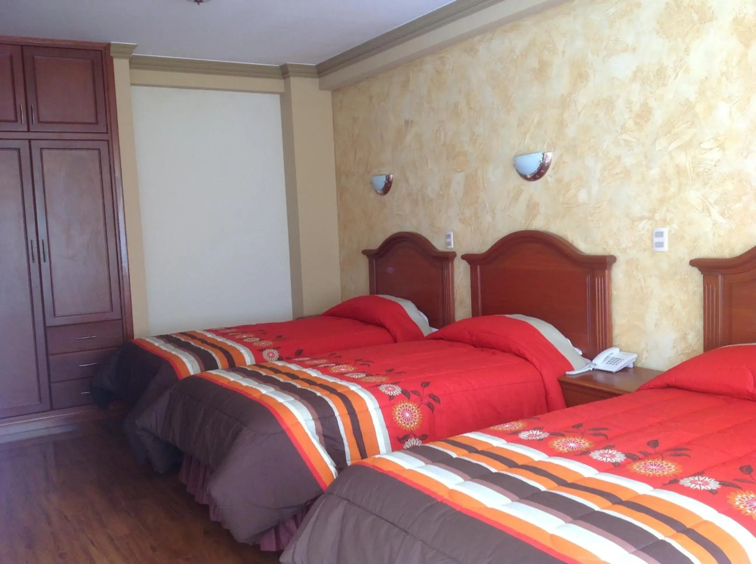 Triple Room with Private Bathroom in Golden Palace Triple Room with Private Bathroom in Golden Palace
