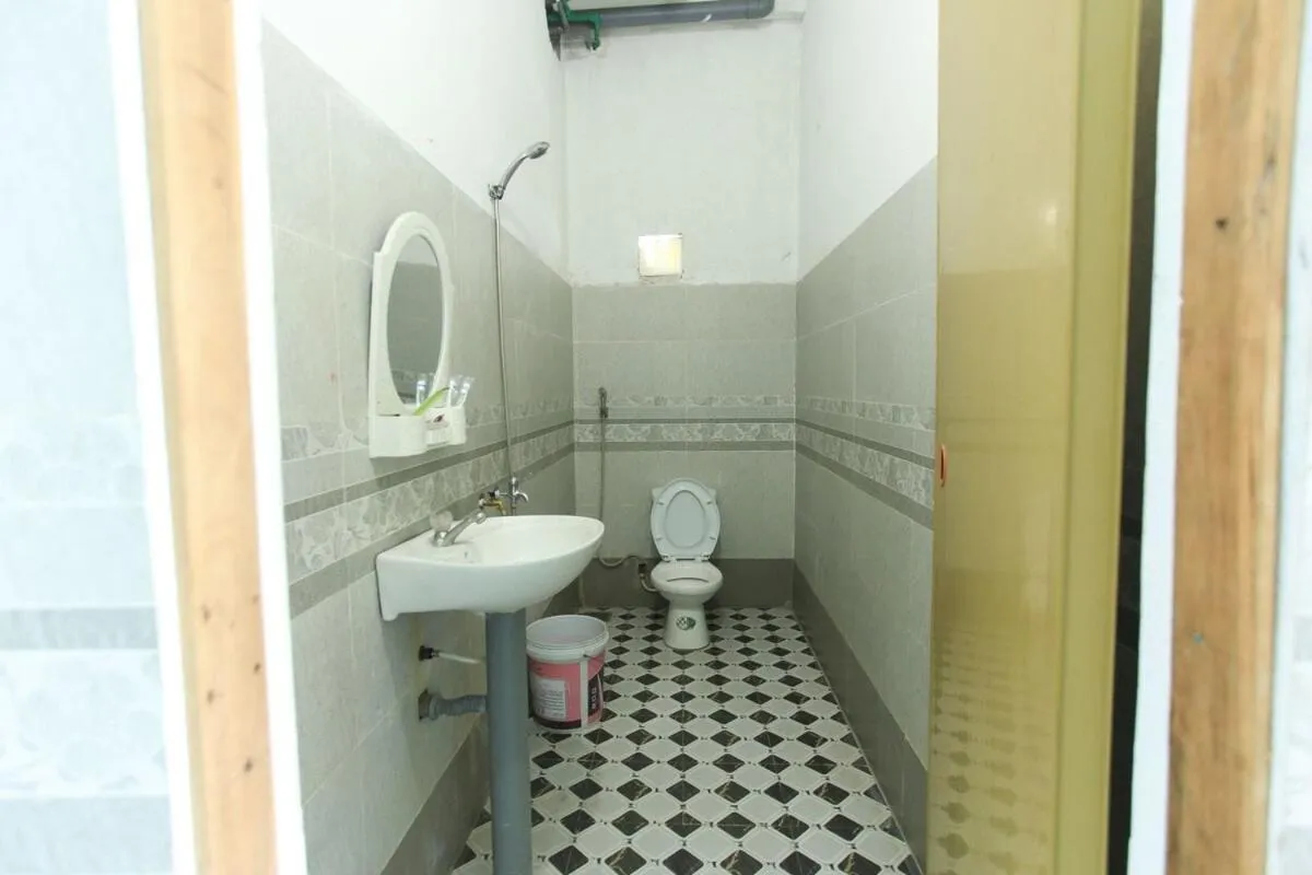 Bathroom in SPOT ON 1115 Romantic Motel