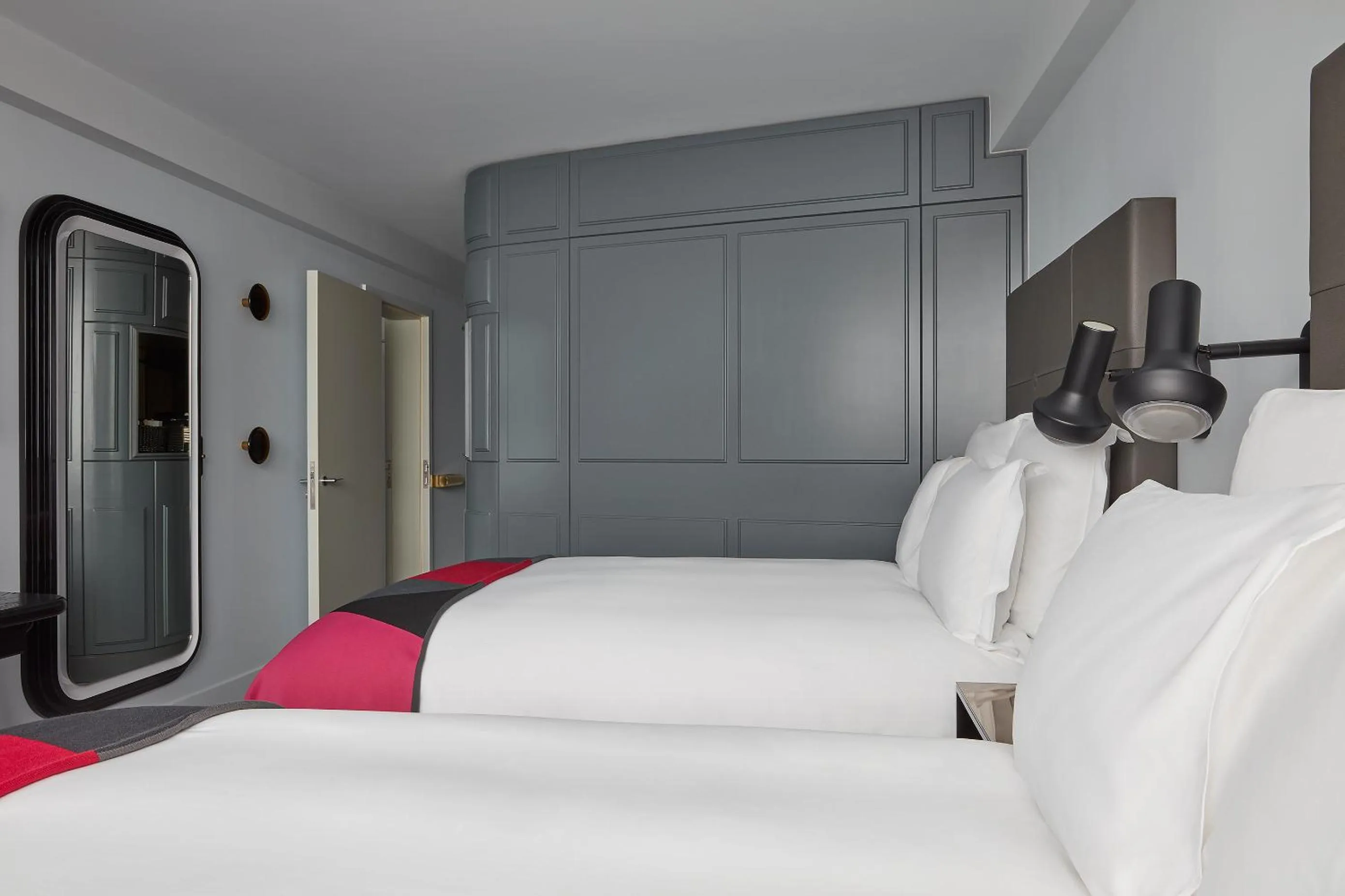 Bedroom, Bed in Sea Containers London