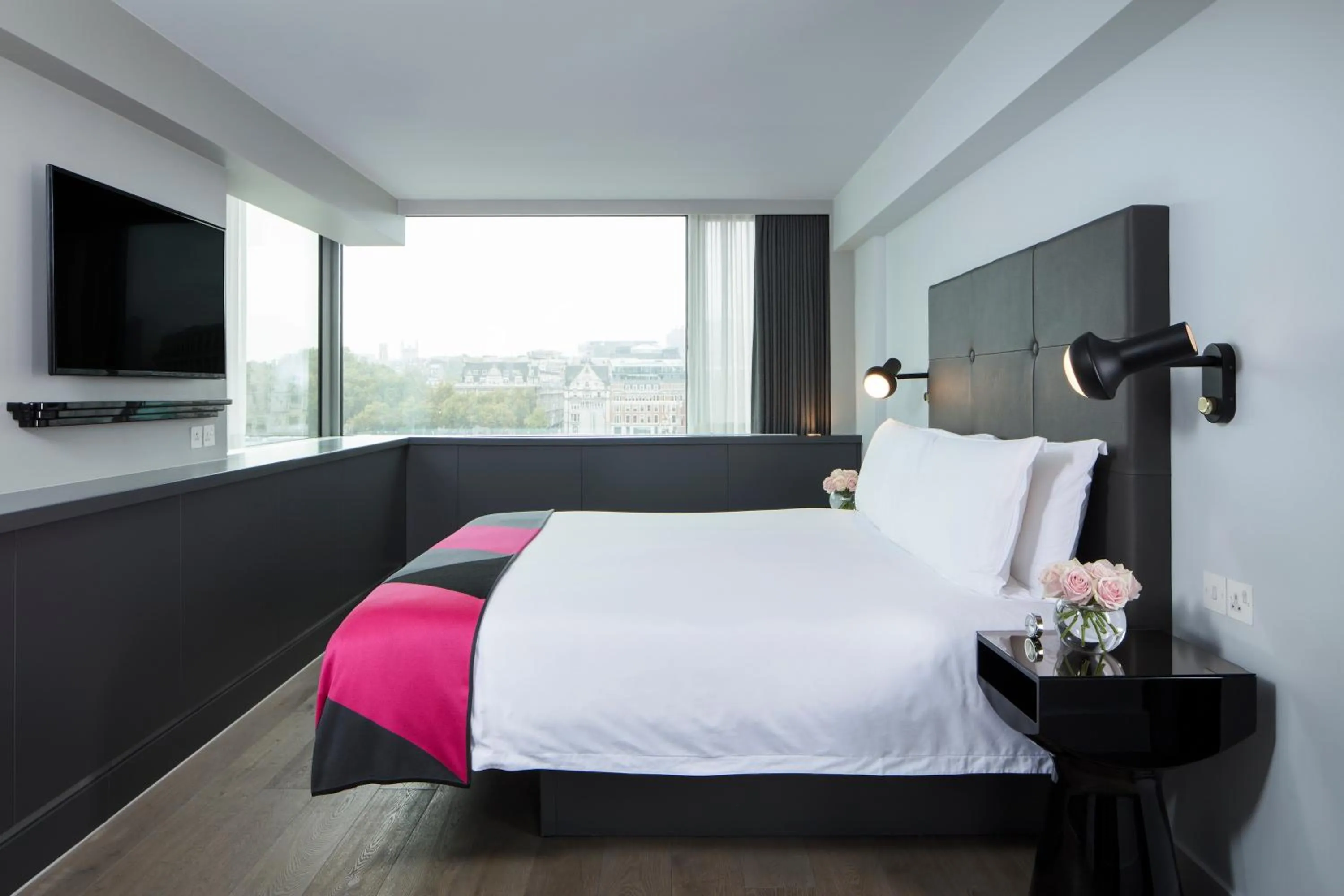 Bedroom, Bed in Sea Containers London