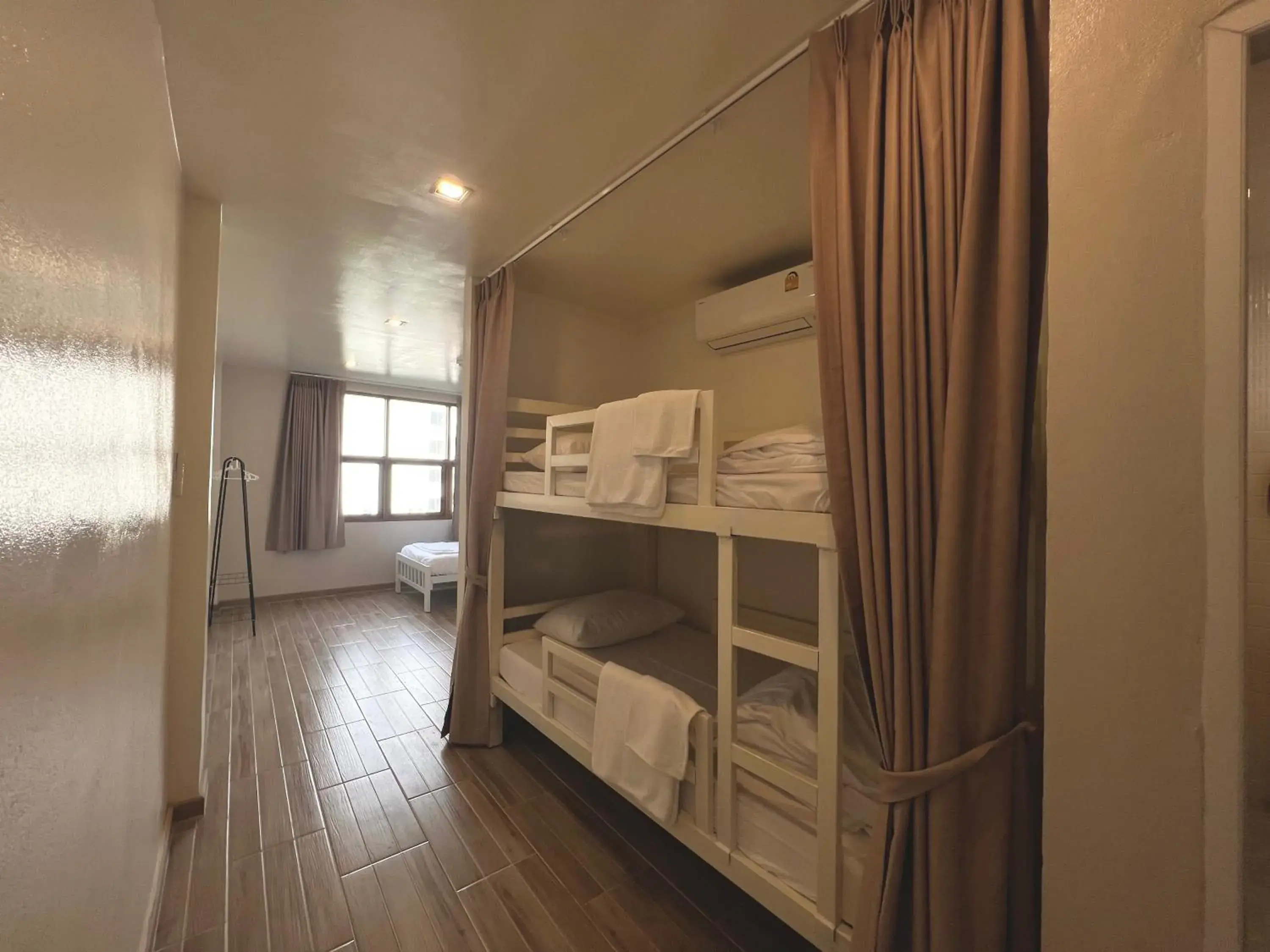 Quadruple Room with Private Bathroom in Krung Tone Hostel Quadruple Room with Private Bathroom in Krung Tone Hostel