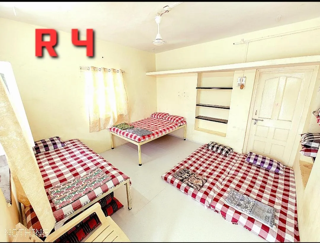 Bed in Shriguru Guest House Akkalkot