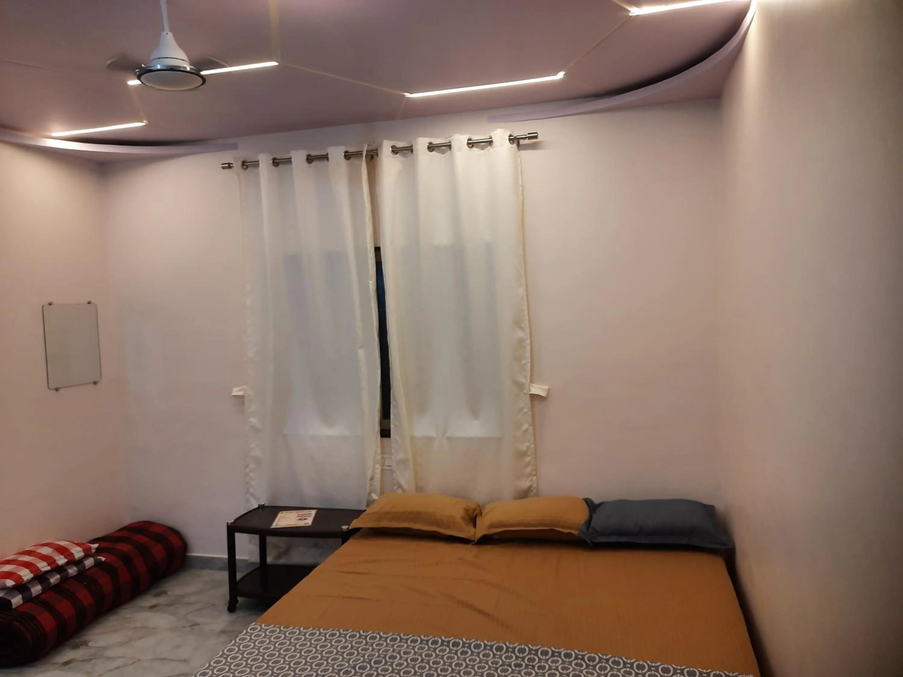 Bed in Shriguru Guest House Akkalkot