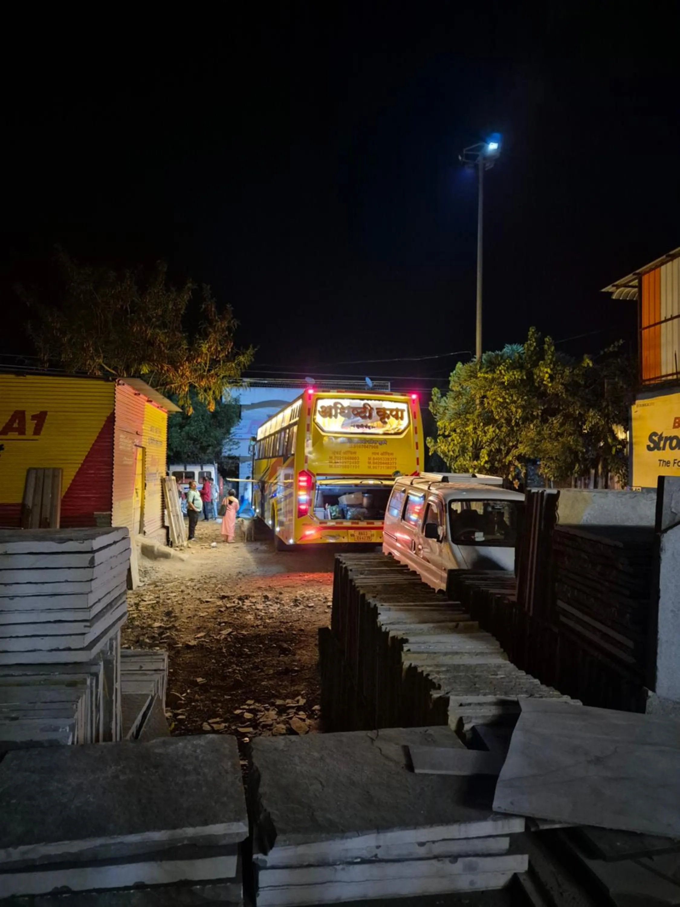 Night in Shriguru Guest House Akkalkot