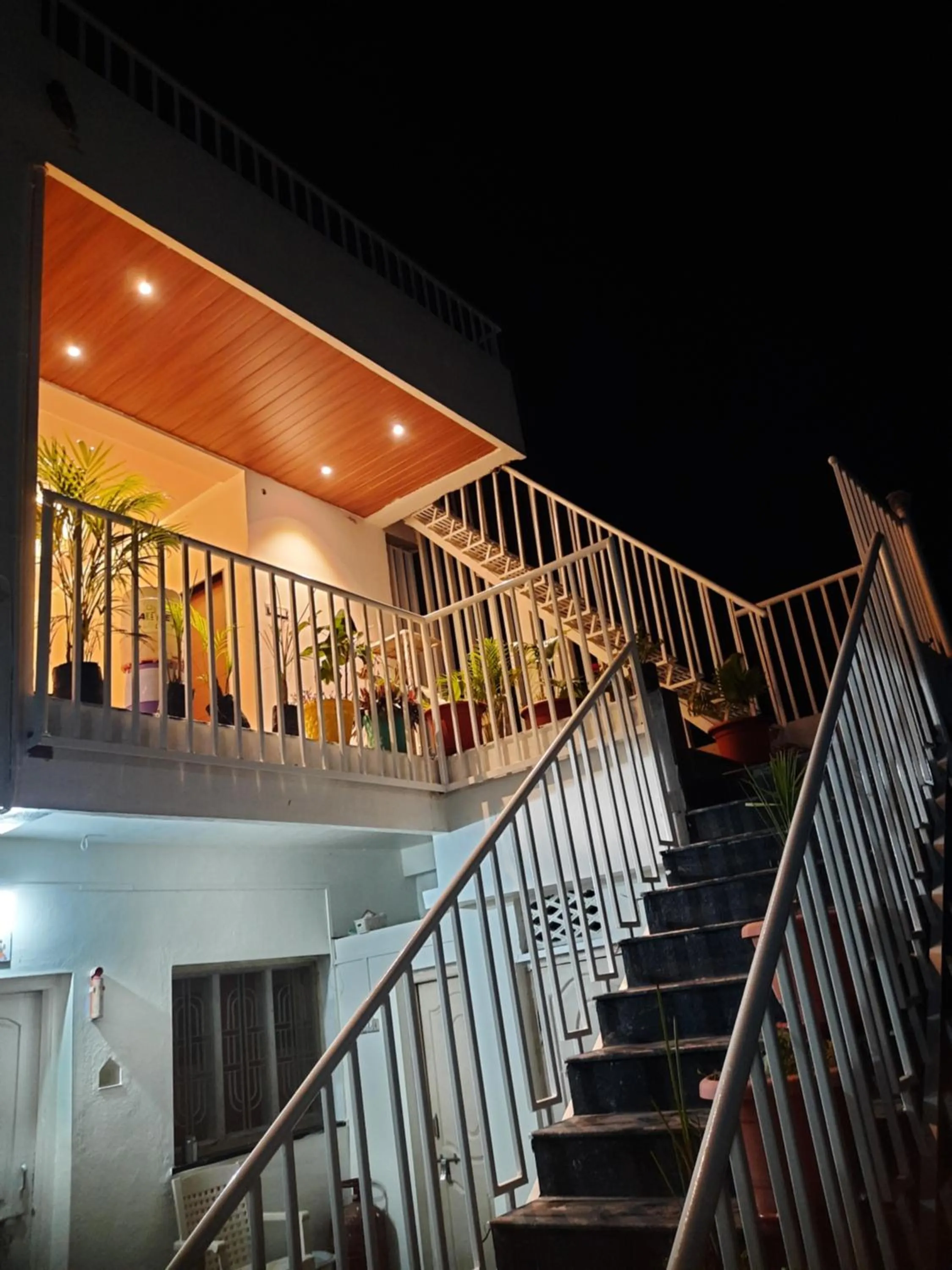 Night in Shriguru Guest House Akkalkot