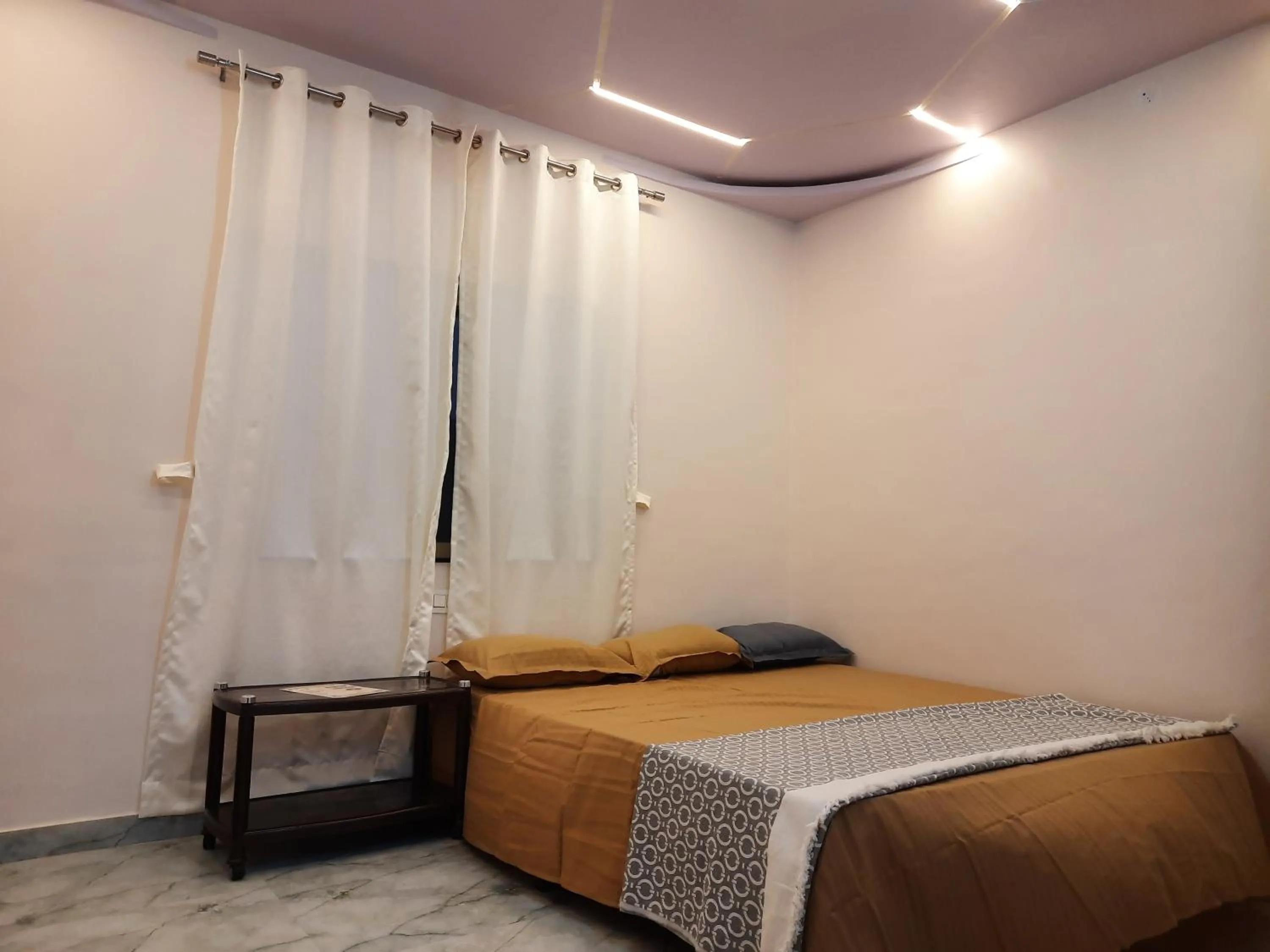 Bed in Shriguru Guest House Akkalkot
