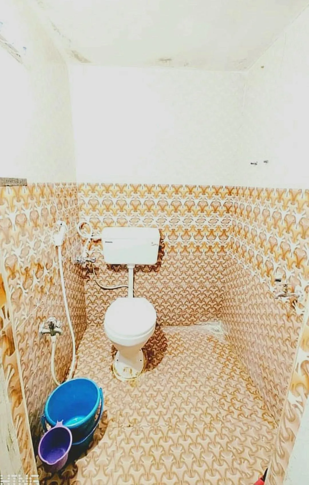 Toilet in Shriguru Guest House Akkalkot