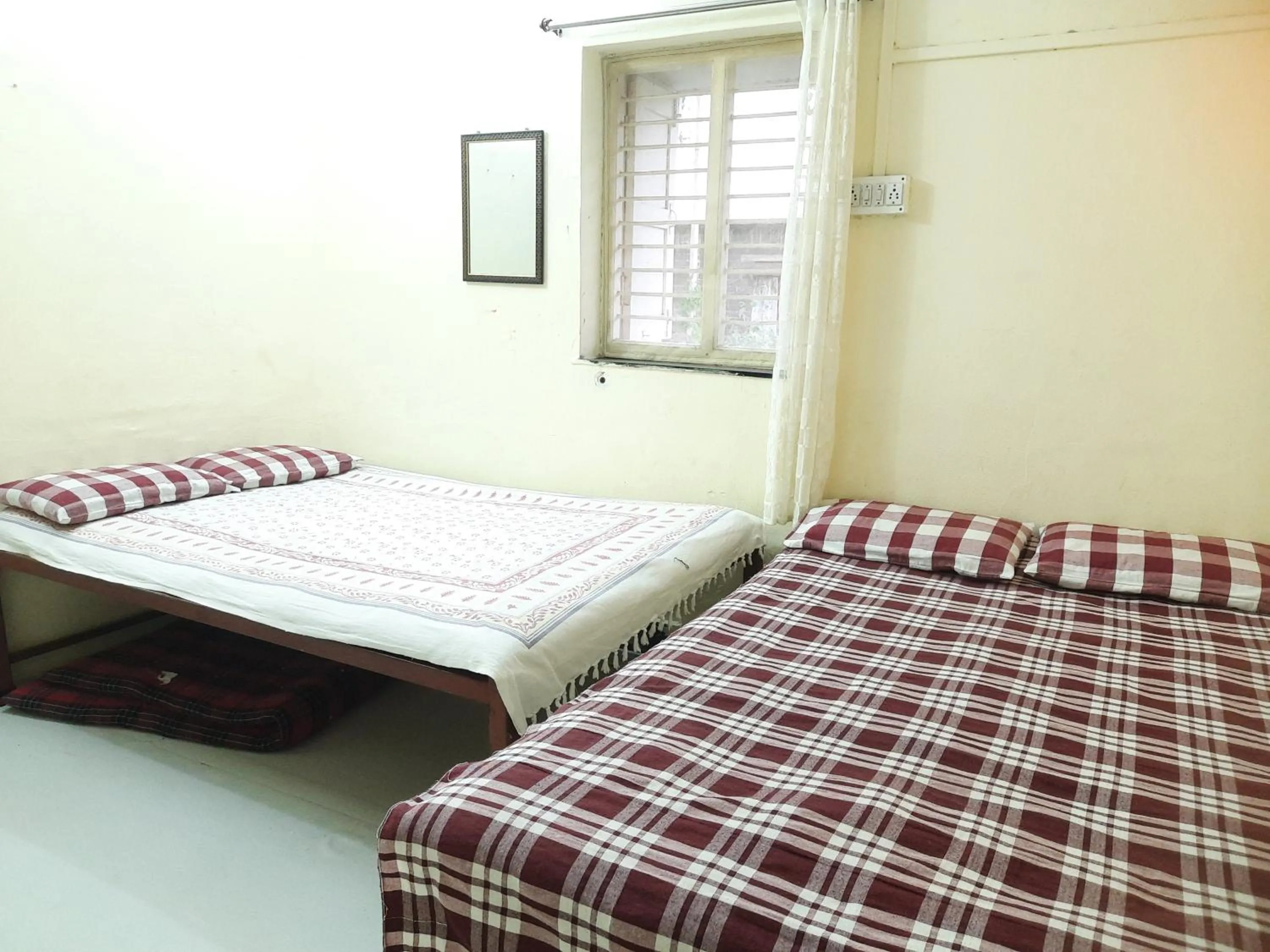 Bed in Shriguru Guest House Akkalkot