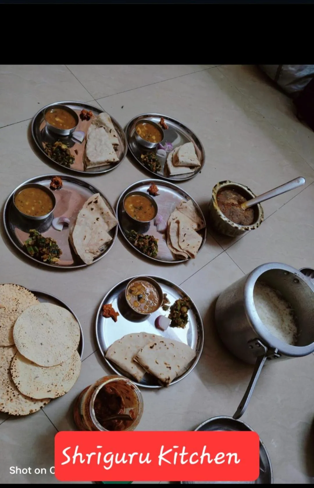 Food and drinks in Shriguru Guest House Akkalkot