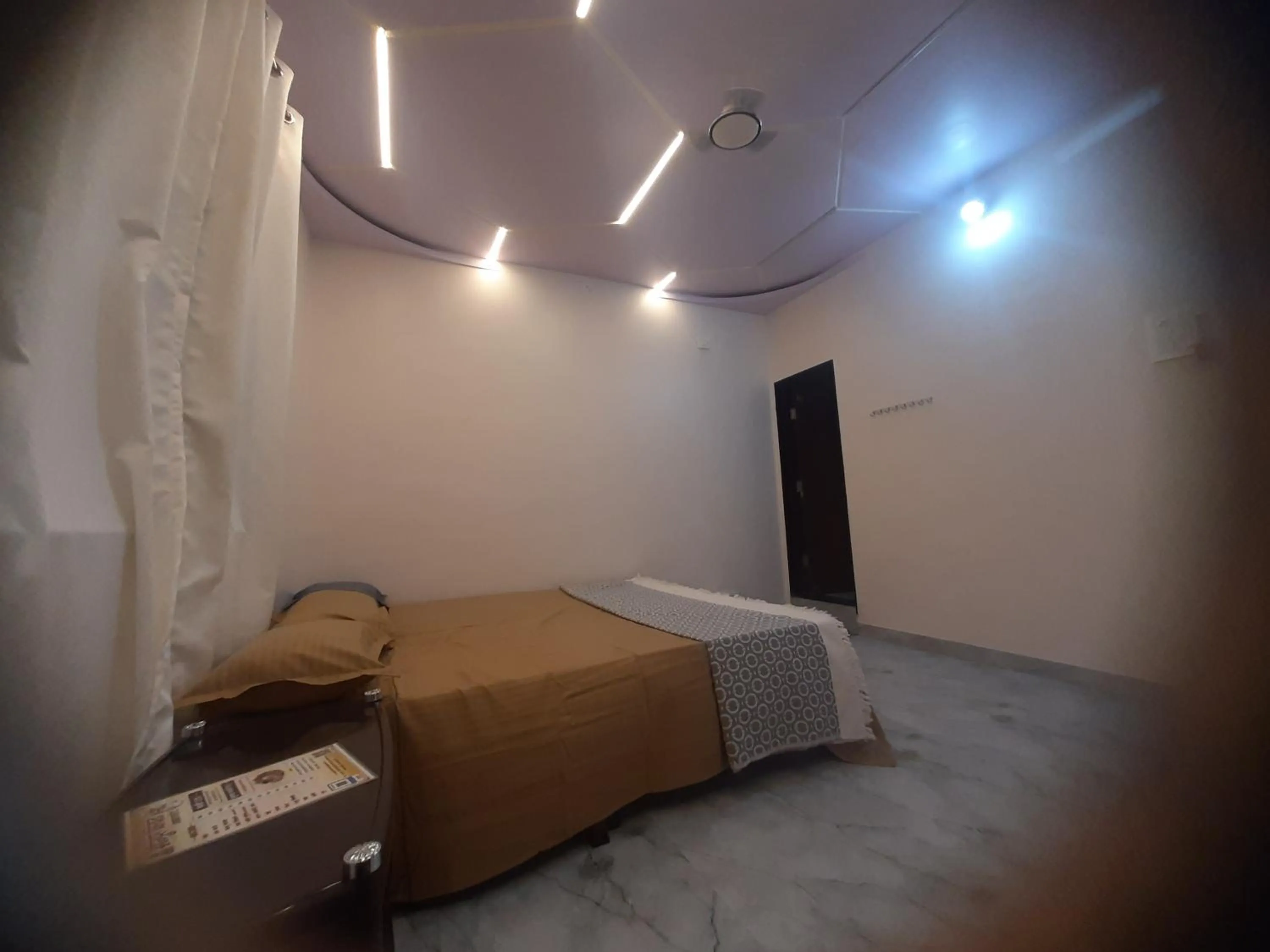 Bed in Shriguru Guest House Akkalkot