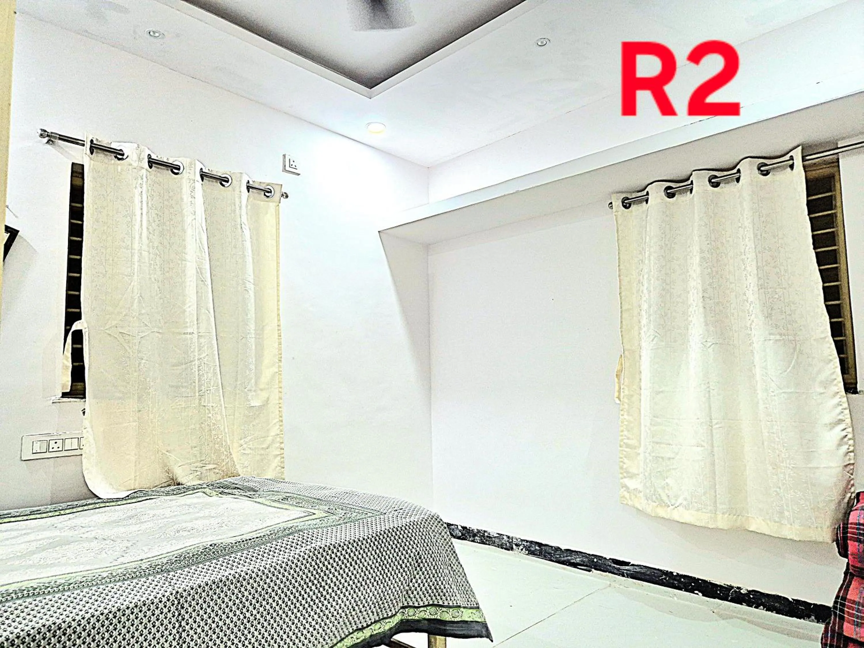 Bed in Shriguru Guest House Akkalkot