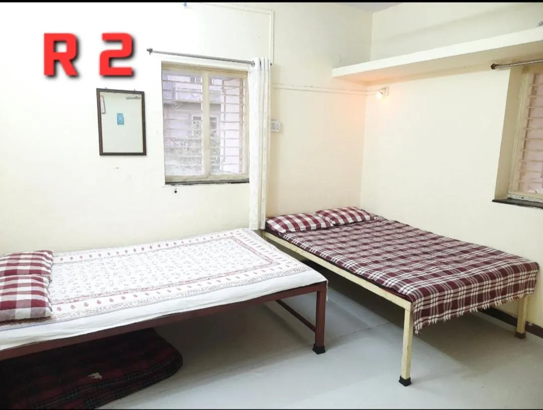 Bed in Shriguru Guest House Akkalkot