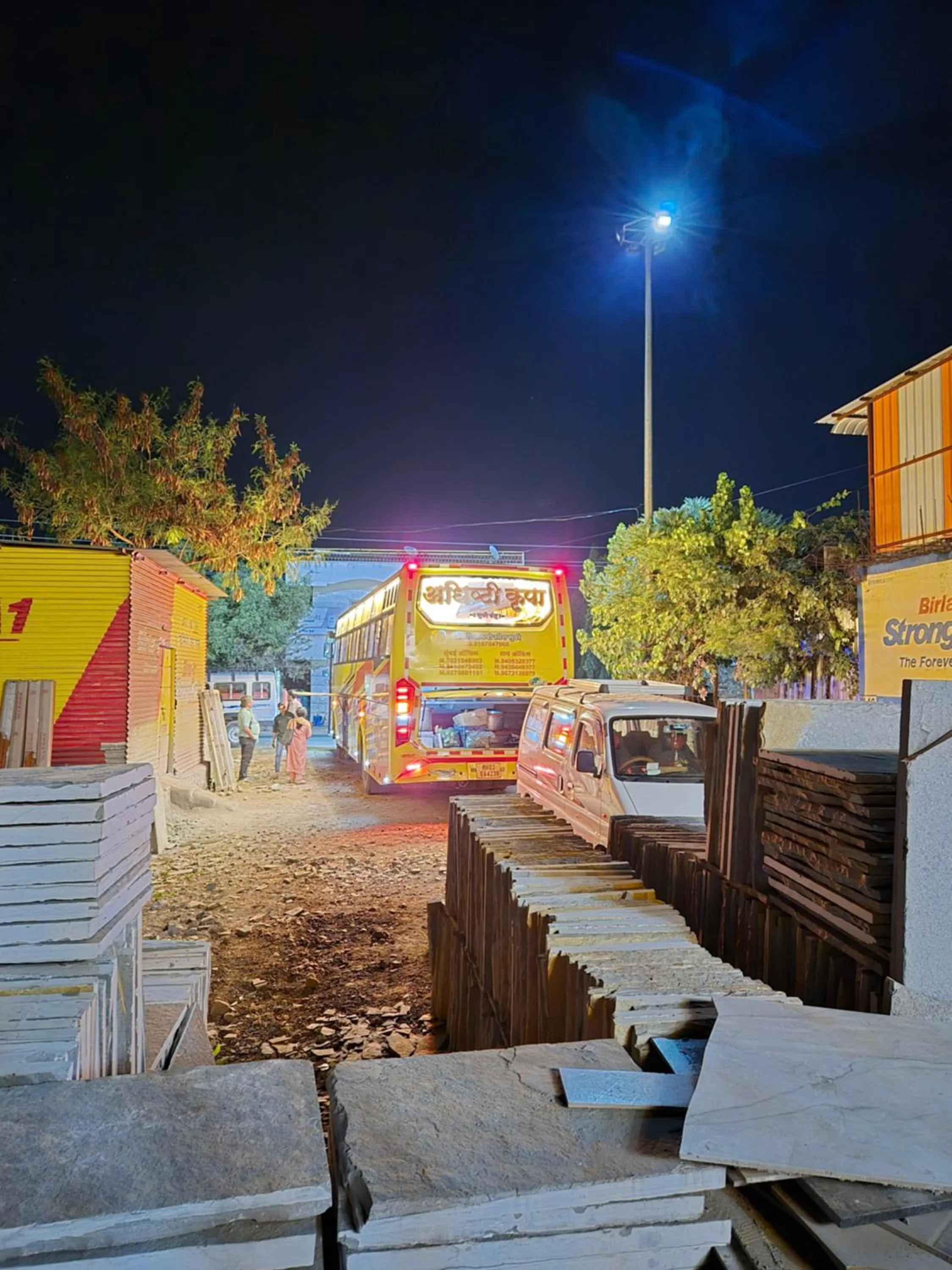 Night in Shriguru Guest House Akkalkot