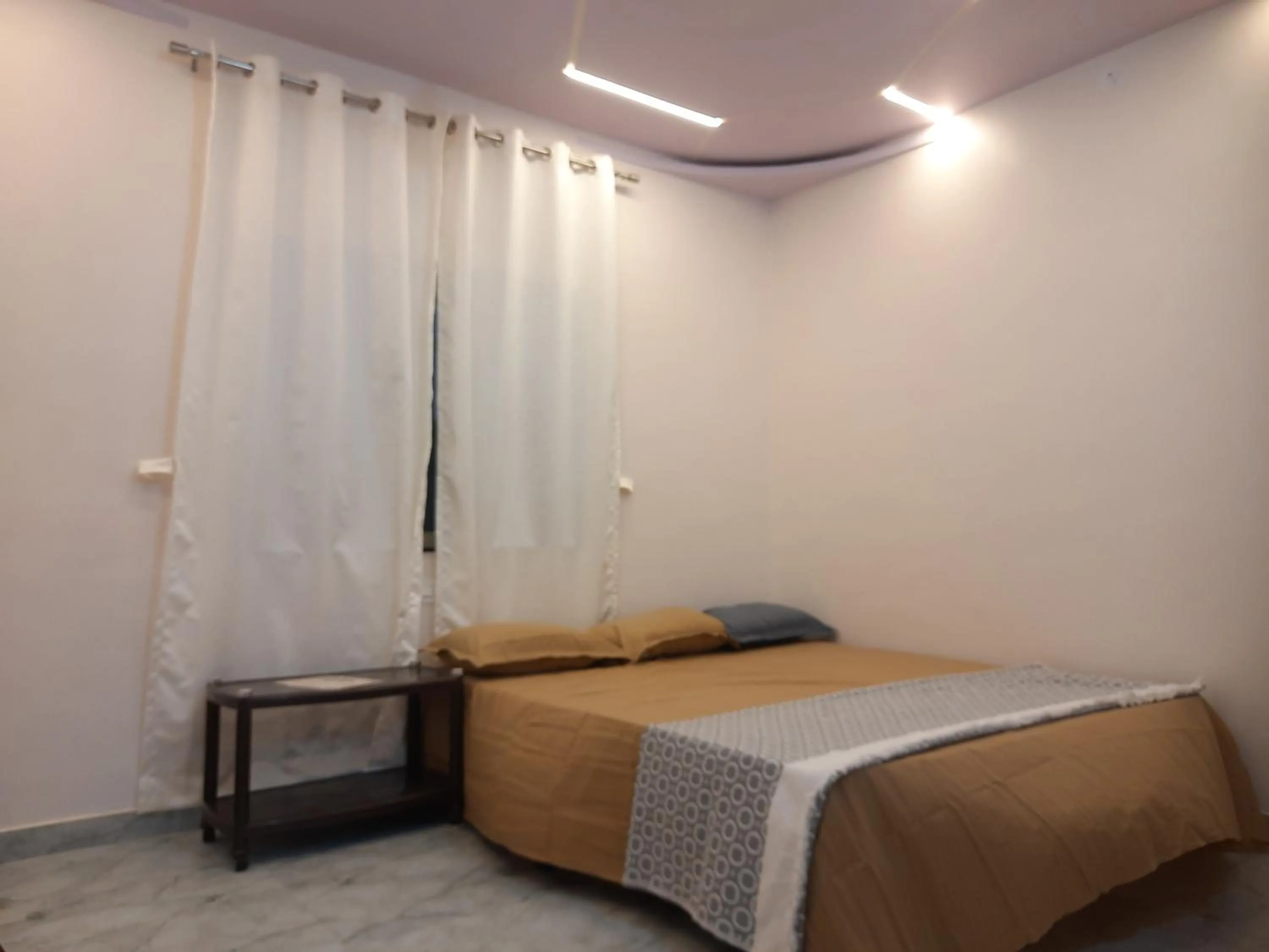 Bed in Shriguru Guest House Akkalkot
