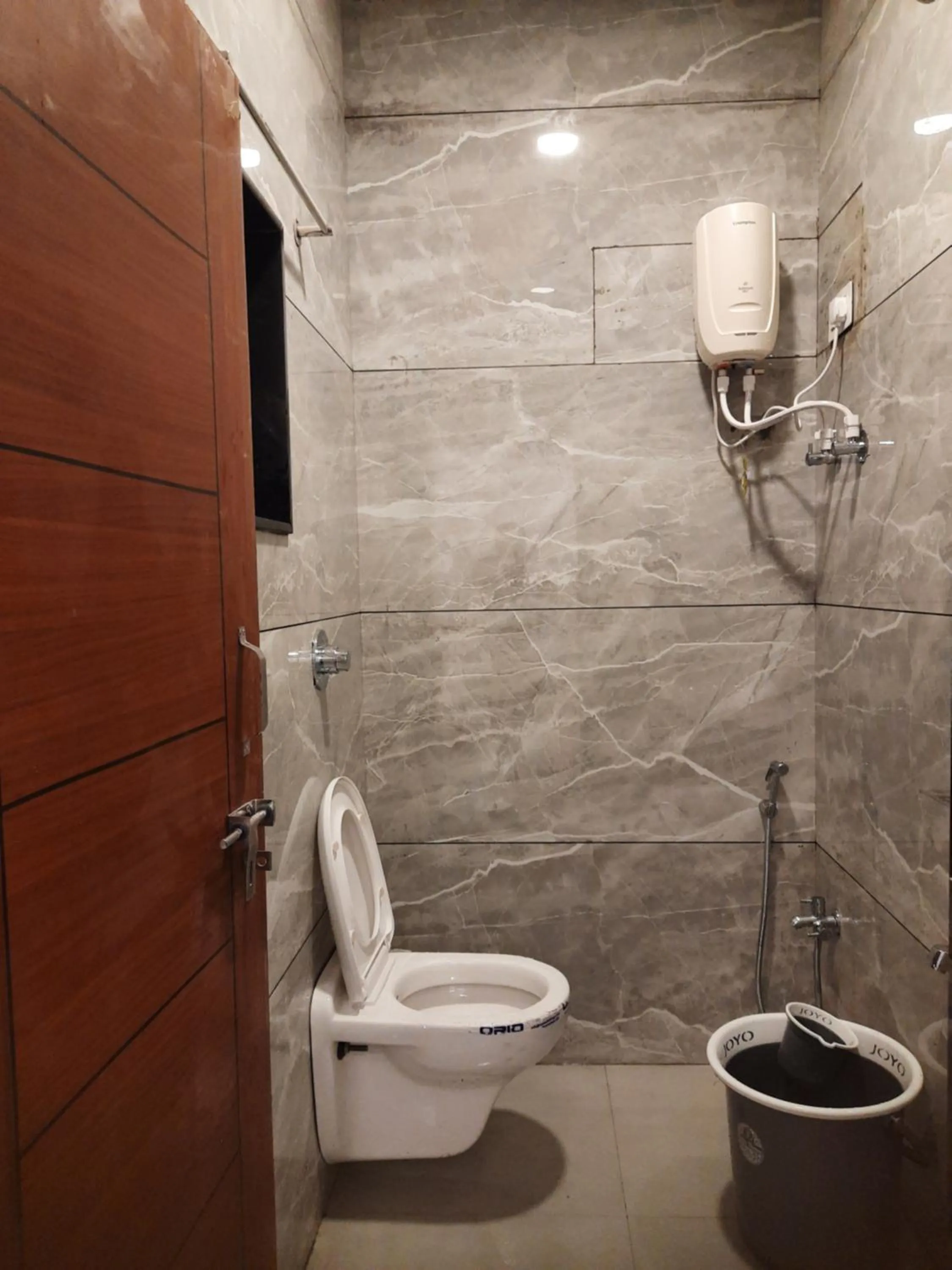 Shower in Shriguru Guest House Akkalkot