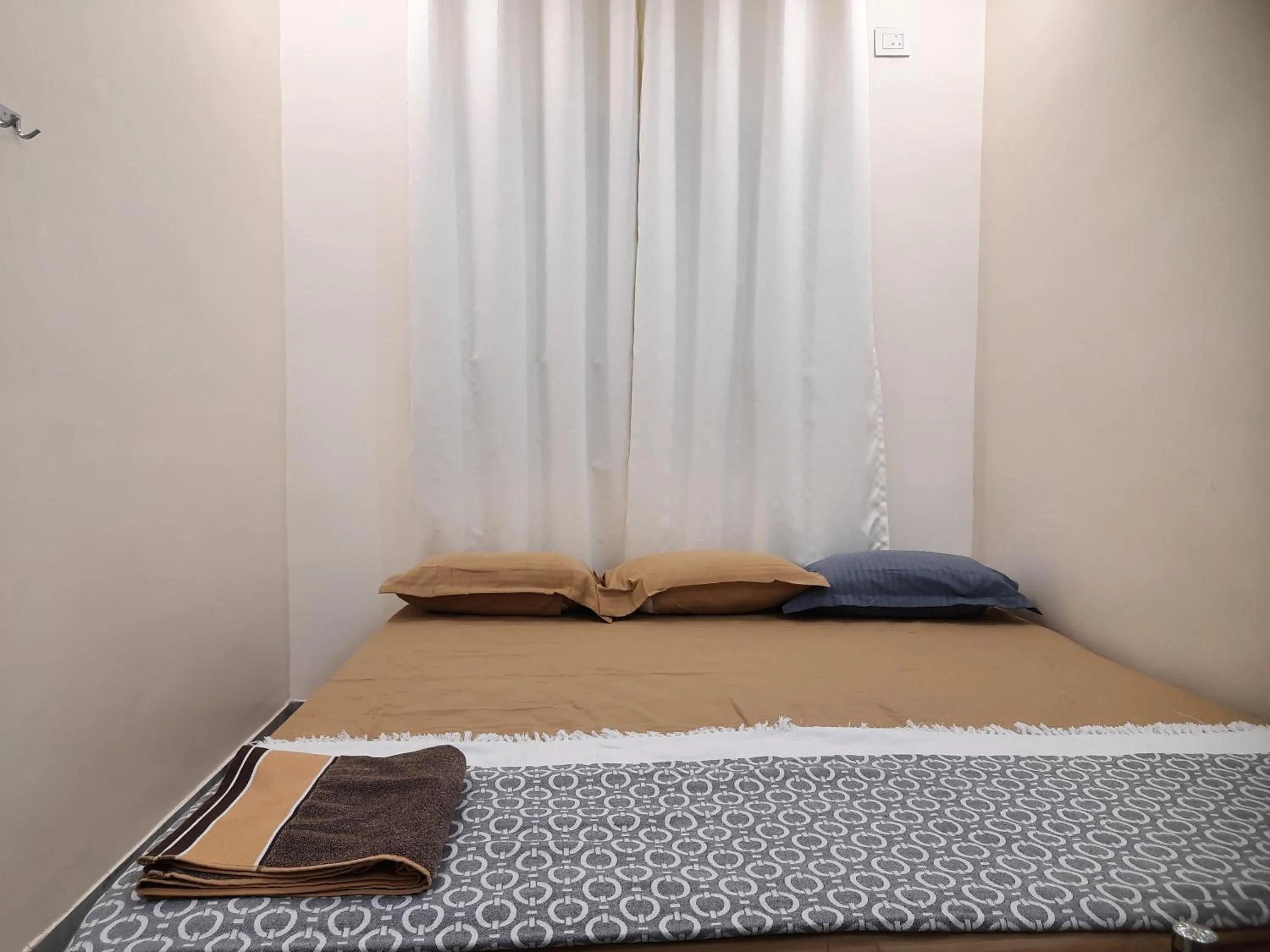 Bed in Shriguru Guest House Akkalkot