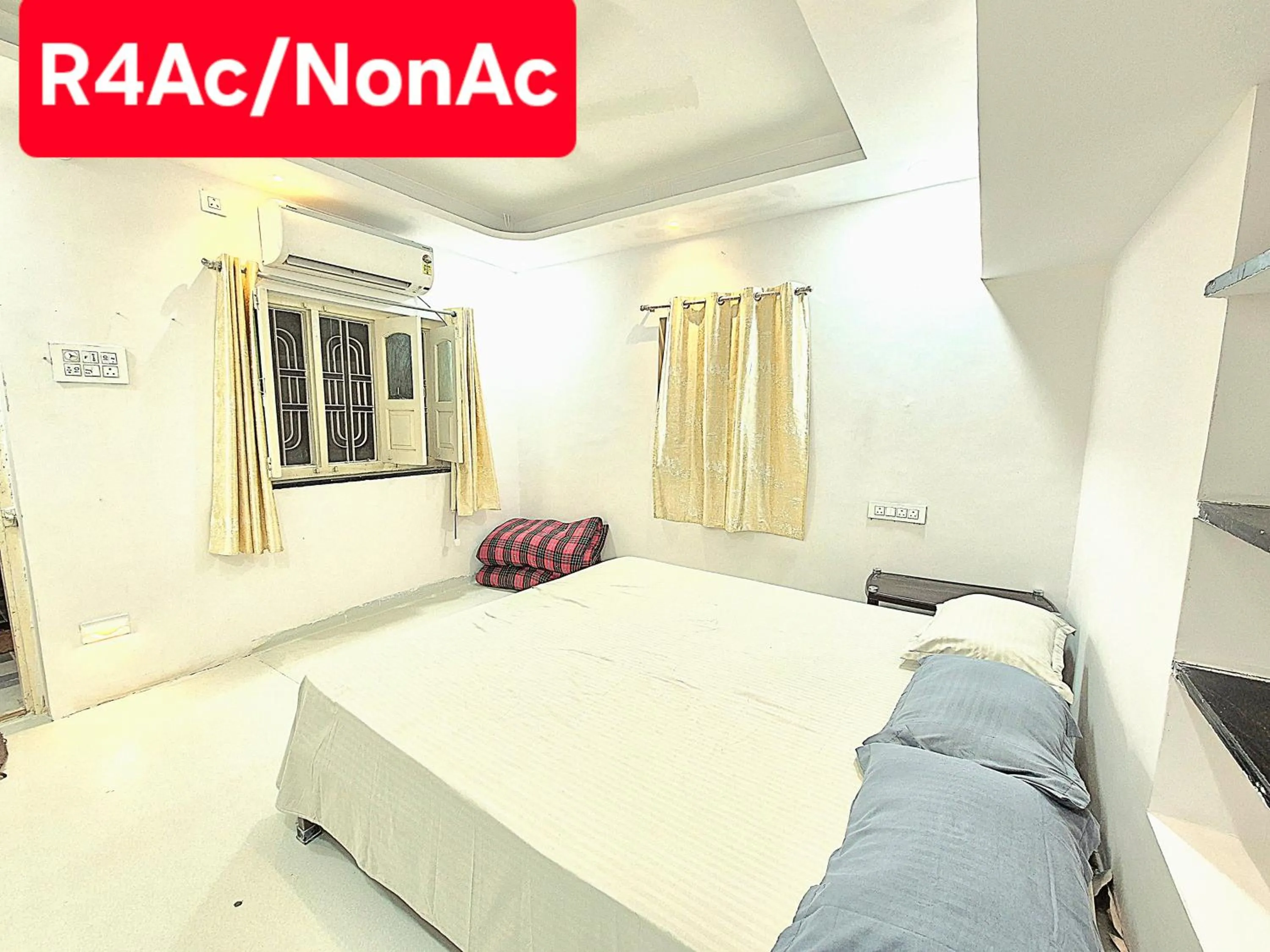 Bed in Shriguru Guest House Akkalkot