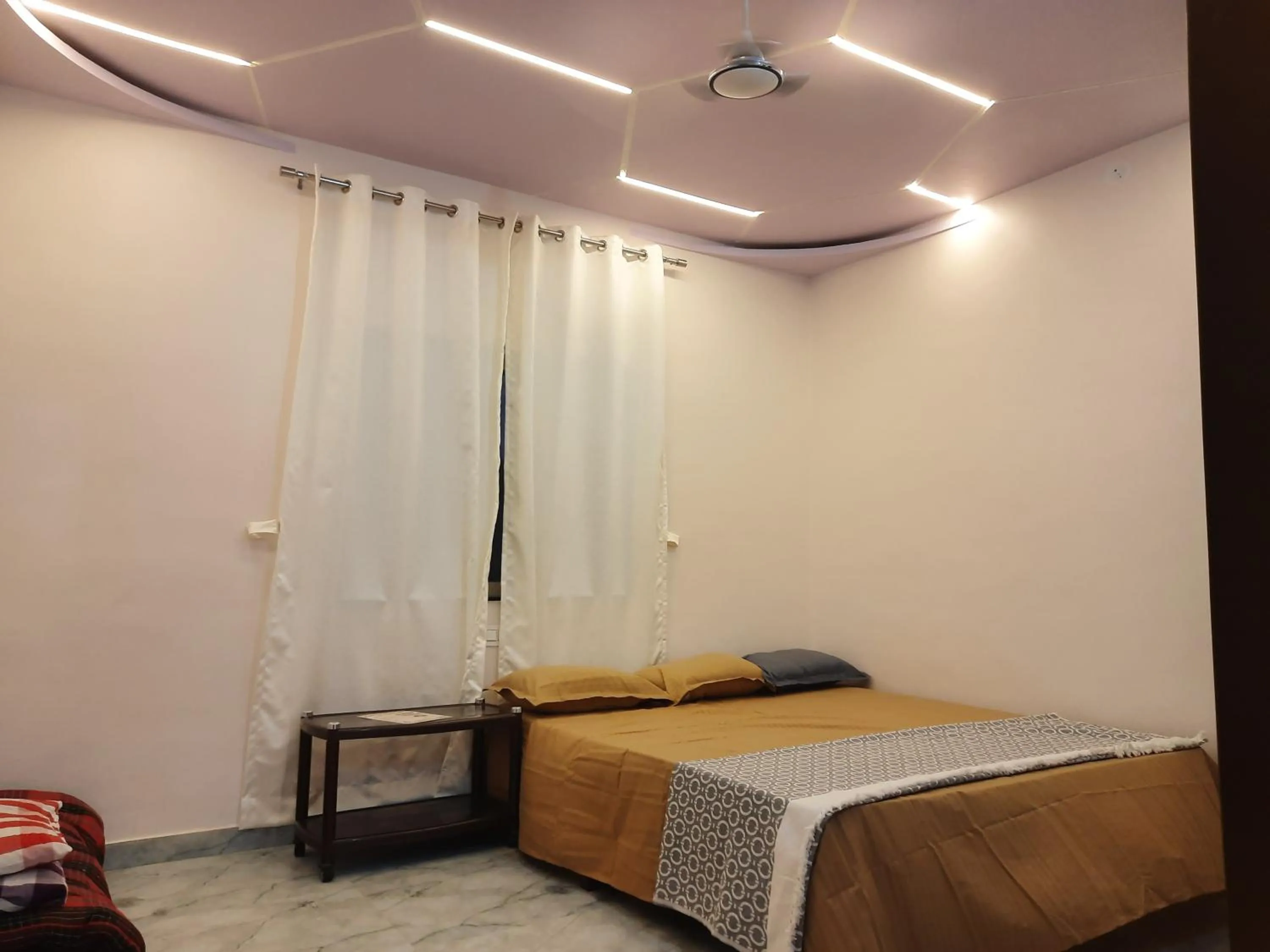 Bed in Shriguru Guest House Akkalkot