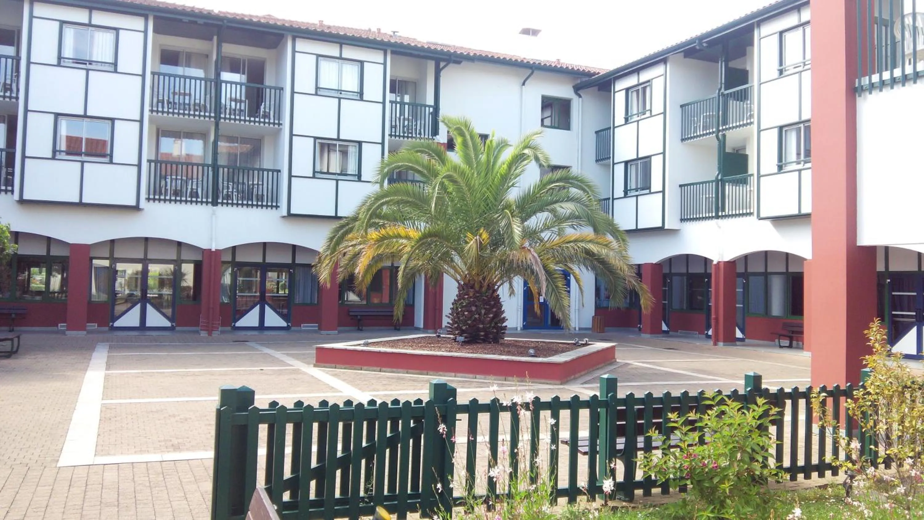 Facade/entrance, Property Building in Vvf Villages Urrugne