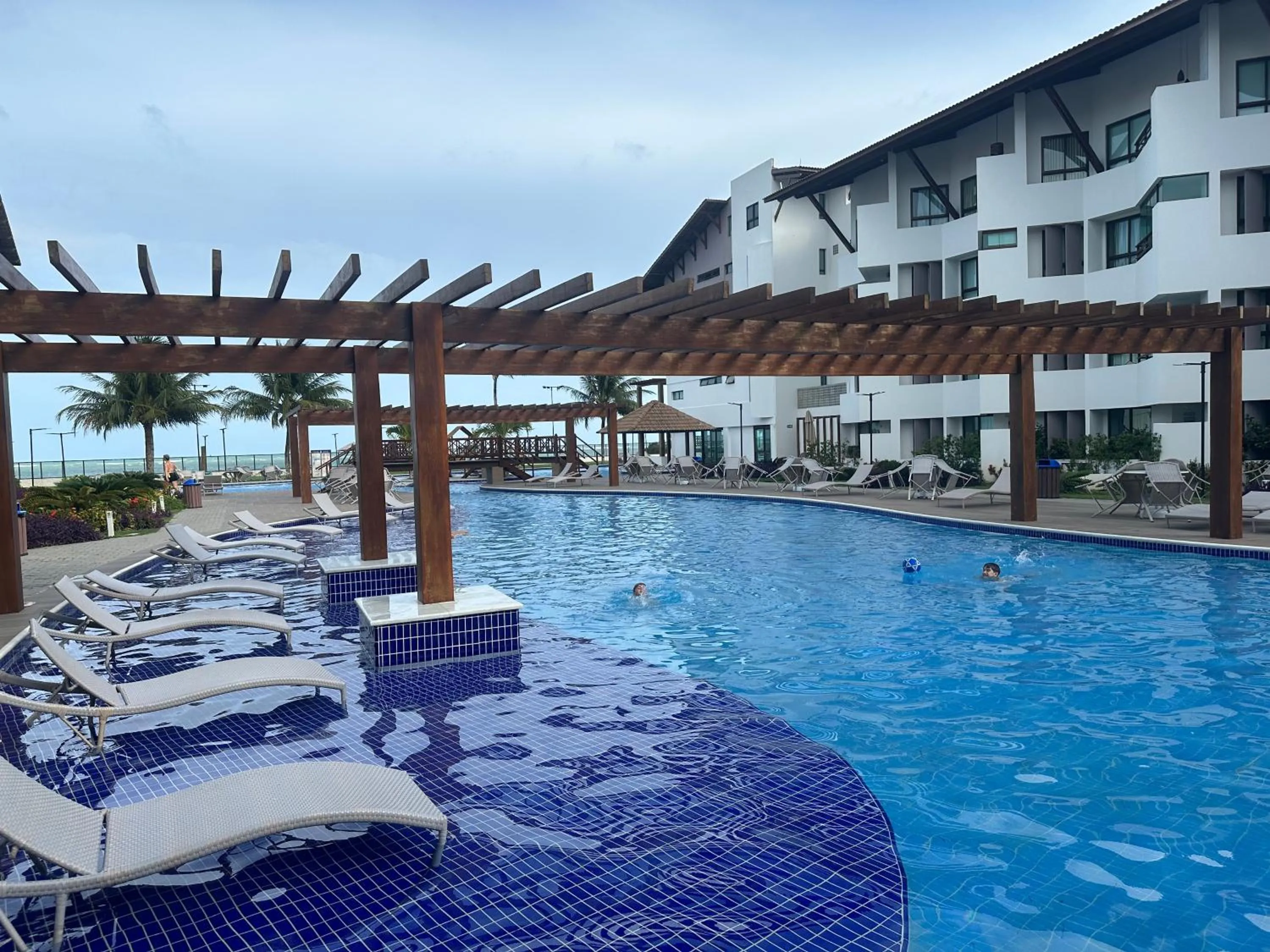 Swimming pool in Flat Luxo - Pé na Areia - Maui Beach Residence