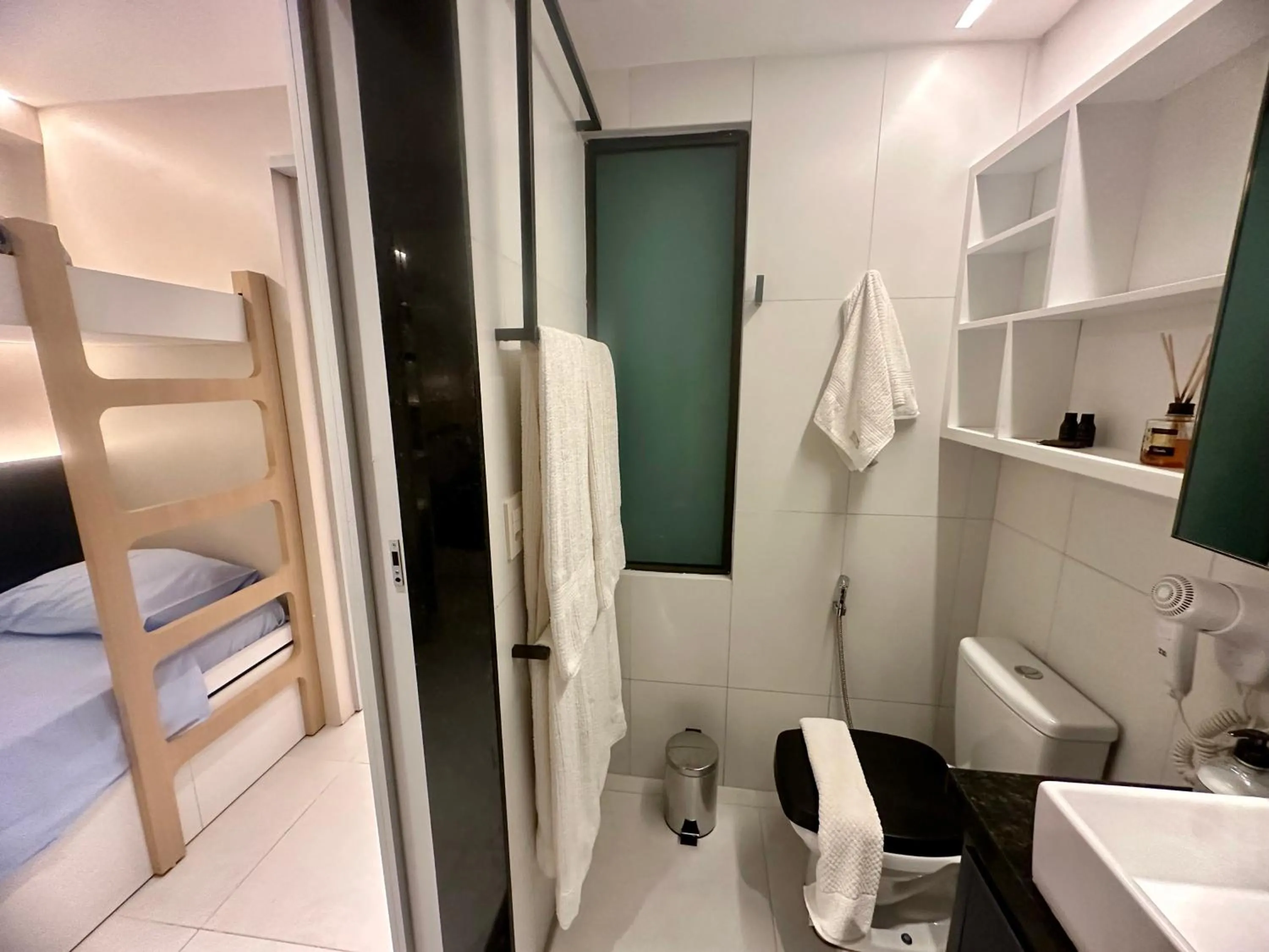 Bathroom, Bed in Flat Luxo - Pé na Areia - Maui Beach Residence