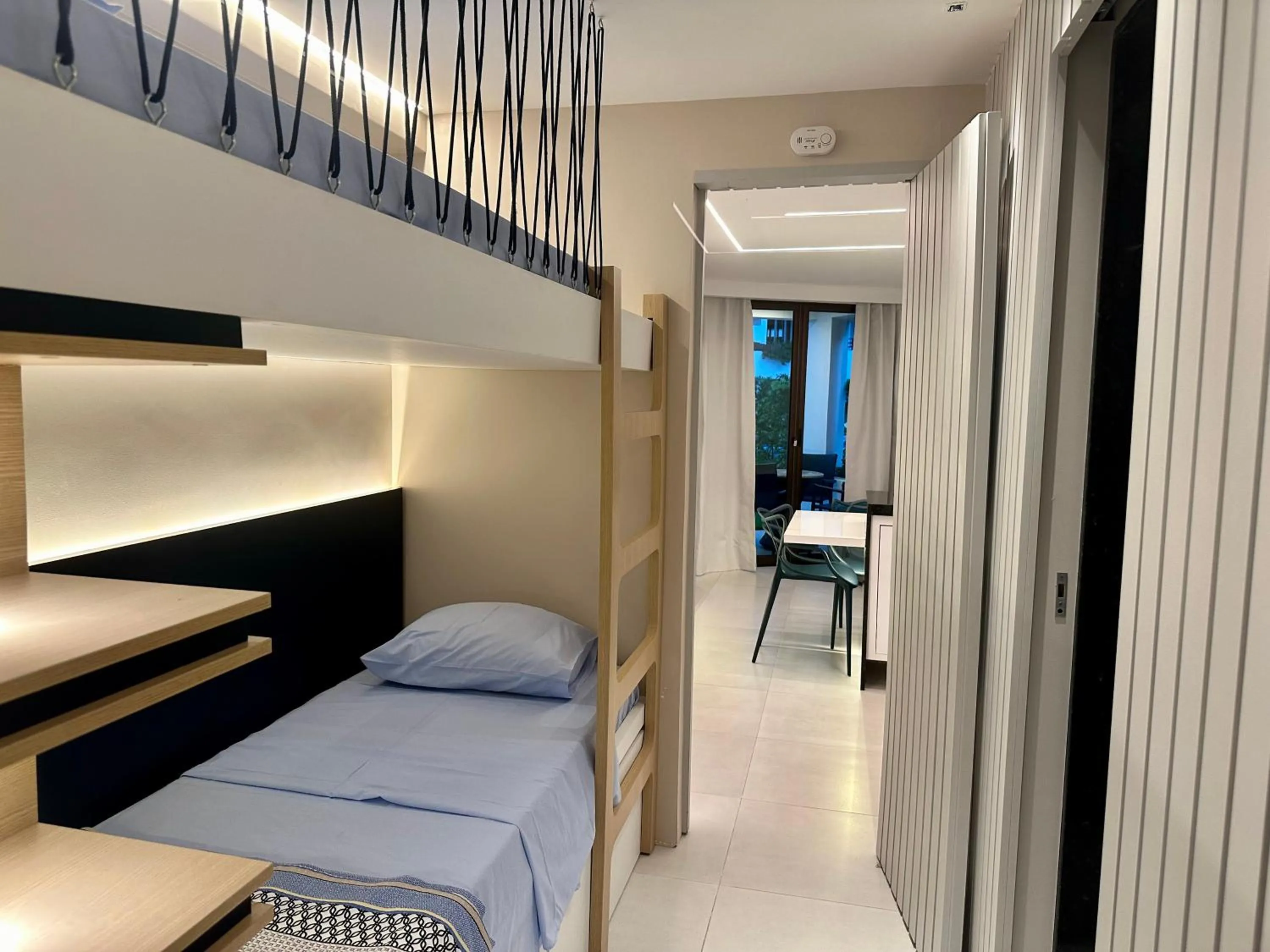 Photo of the whole room, Bed in Flat Luxo - Pé na Areia - Maui Beach Residence