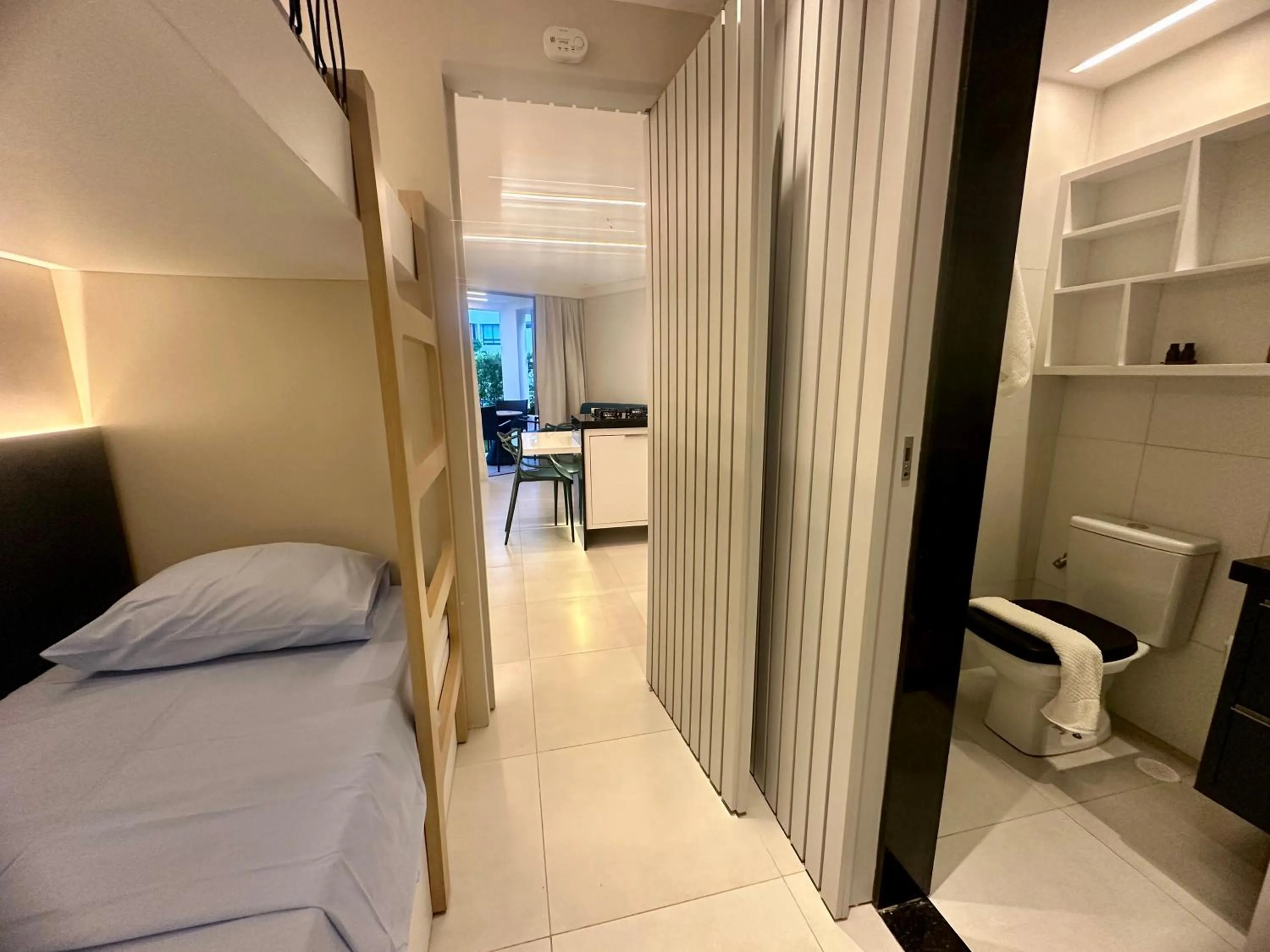 Bathroom, Bed in Flat Luxo - Pé na Areia - Maui Beach Residence