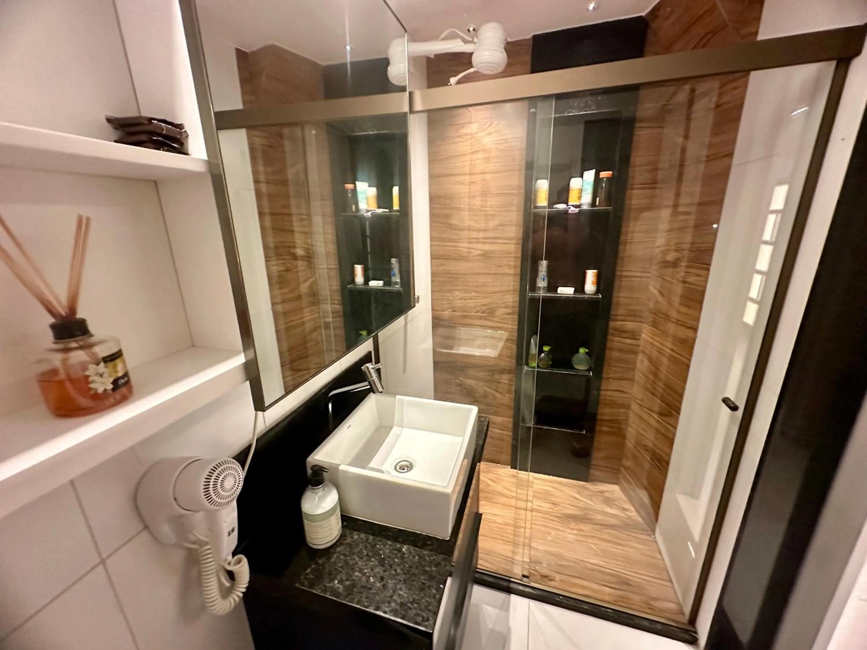 Shower in Flat Luxo - Pé na Areia - Maui Beach Residence