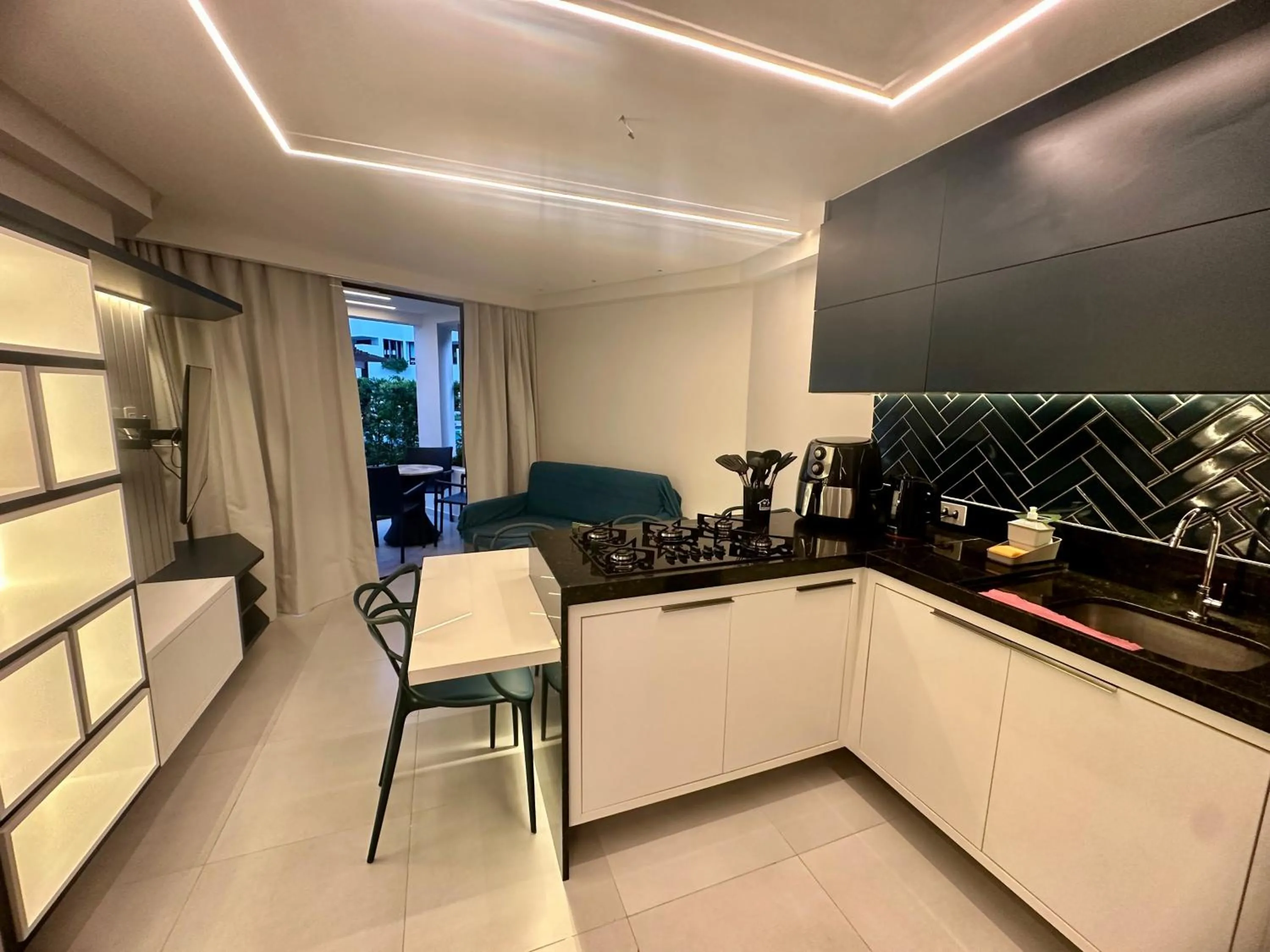 Kitchen or kitchenette in Flat Luxo - Pé na Areia - Maui Beach Residence