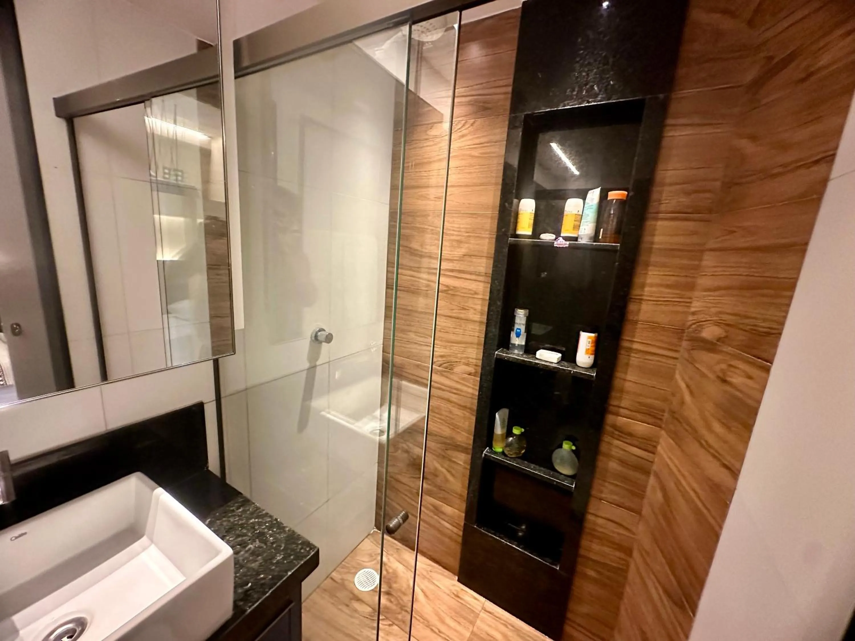 Shower in Flat Luxo - Pé na Areia - Maui Beach Residence