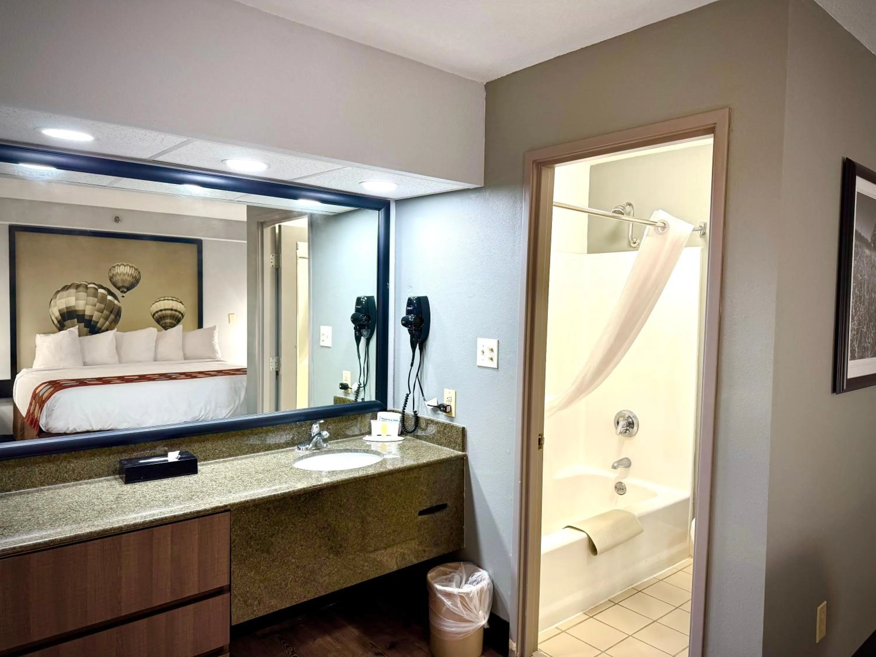 Super 8 by Wyndham Clovis