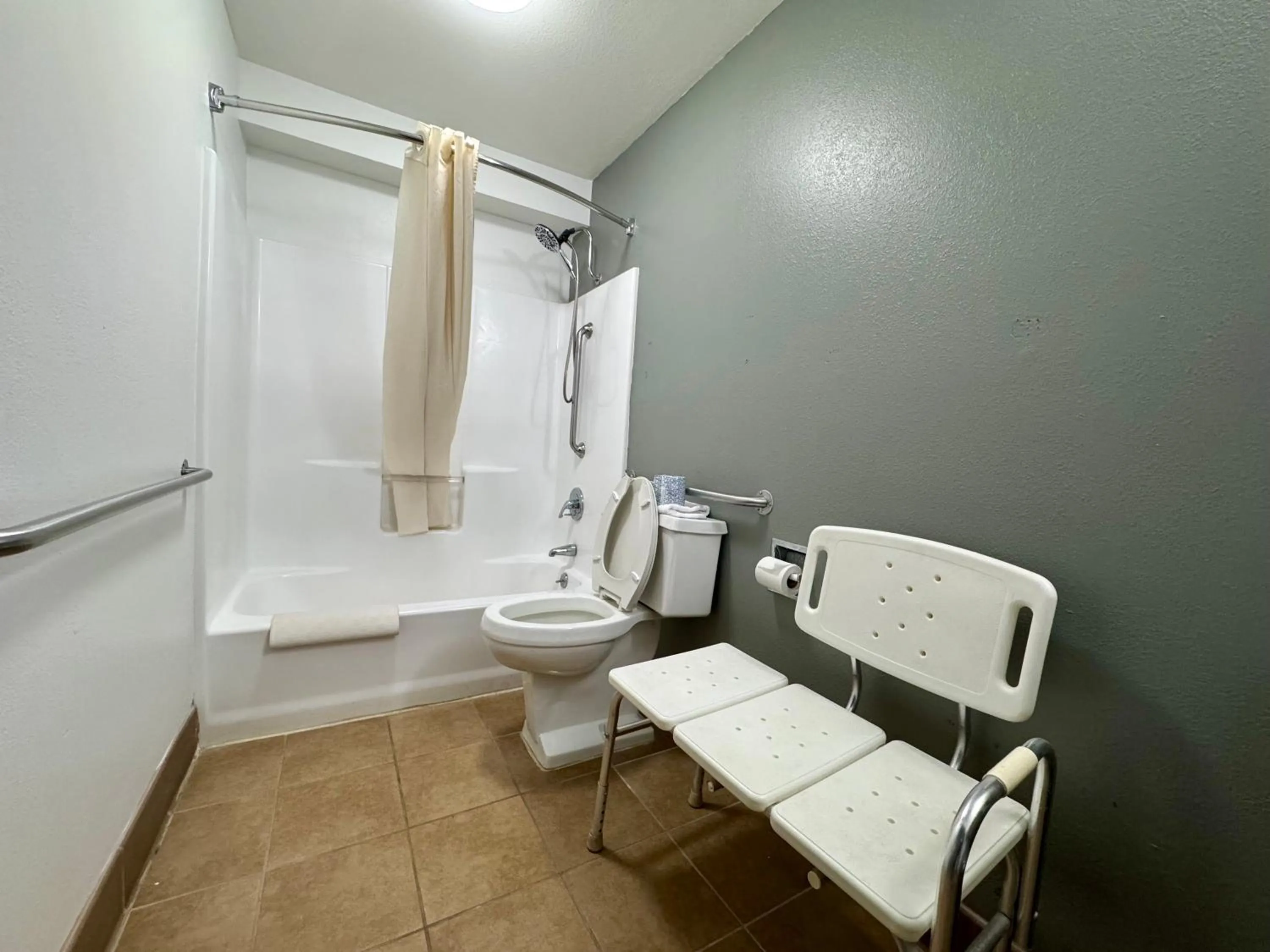 Super 8 by Wyndham Clovis