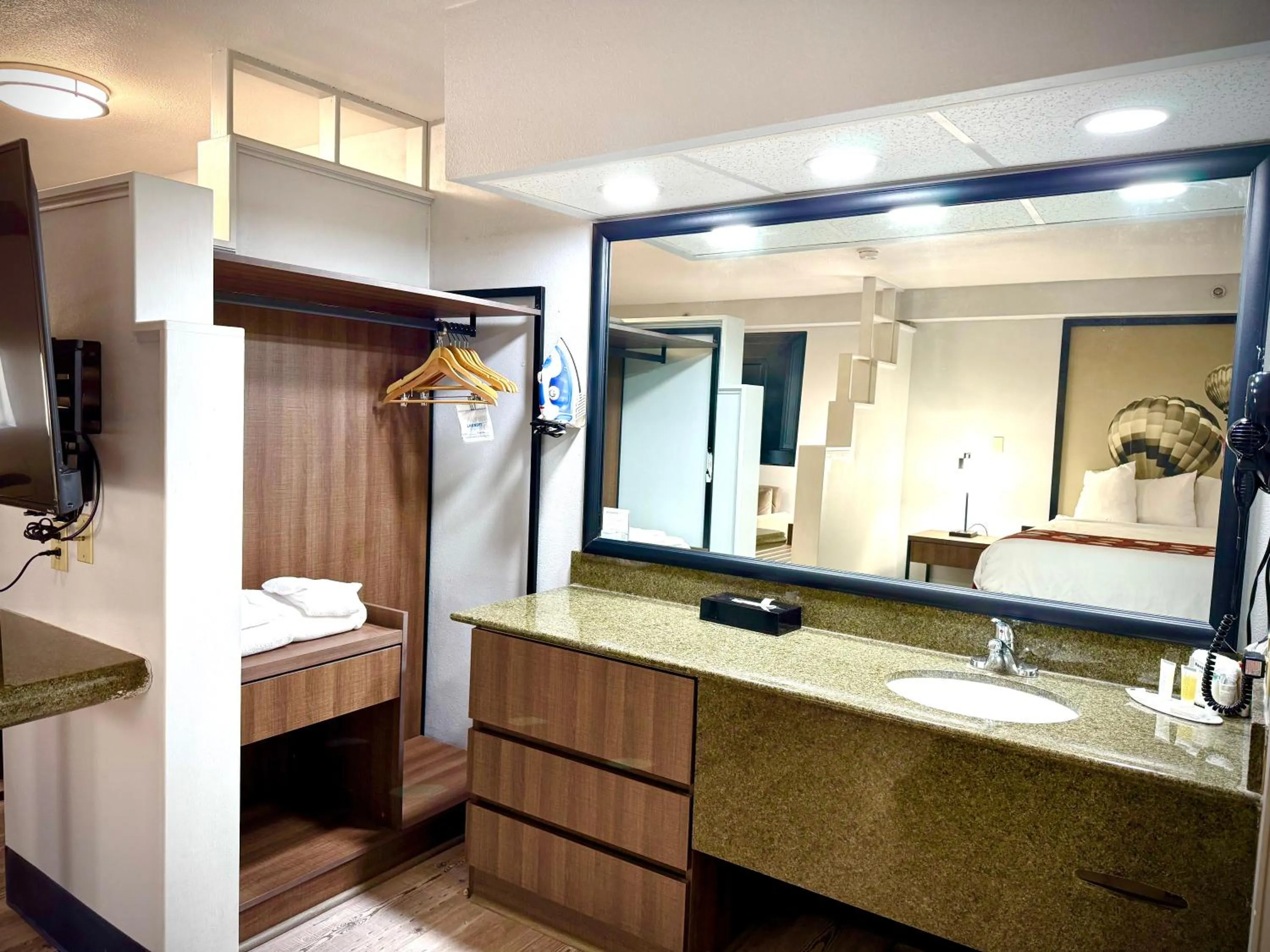 Super 8 by Wyndham Clovis