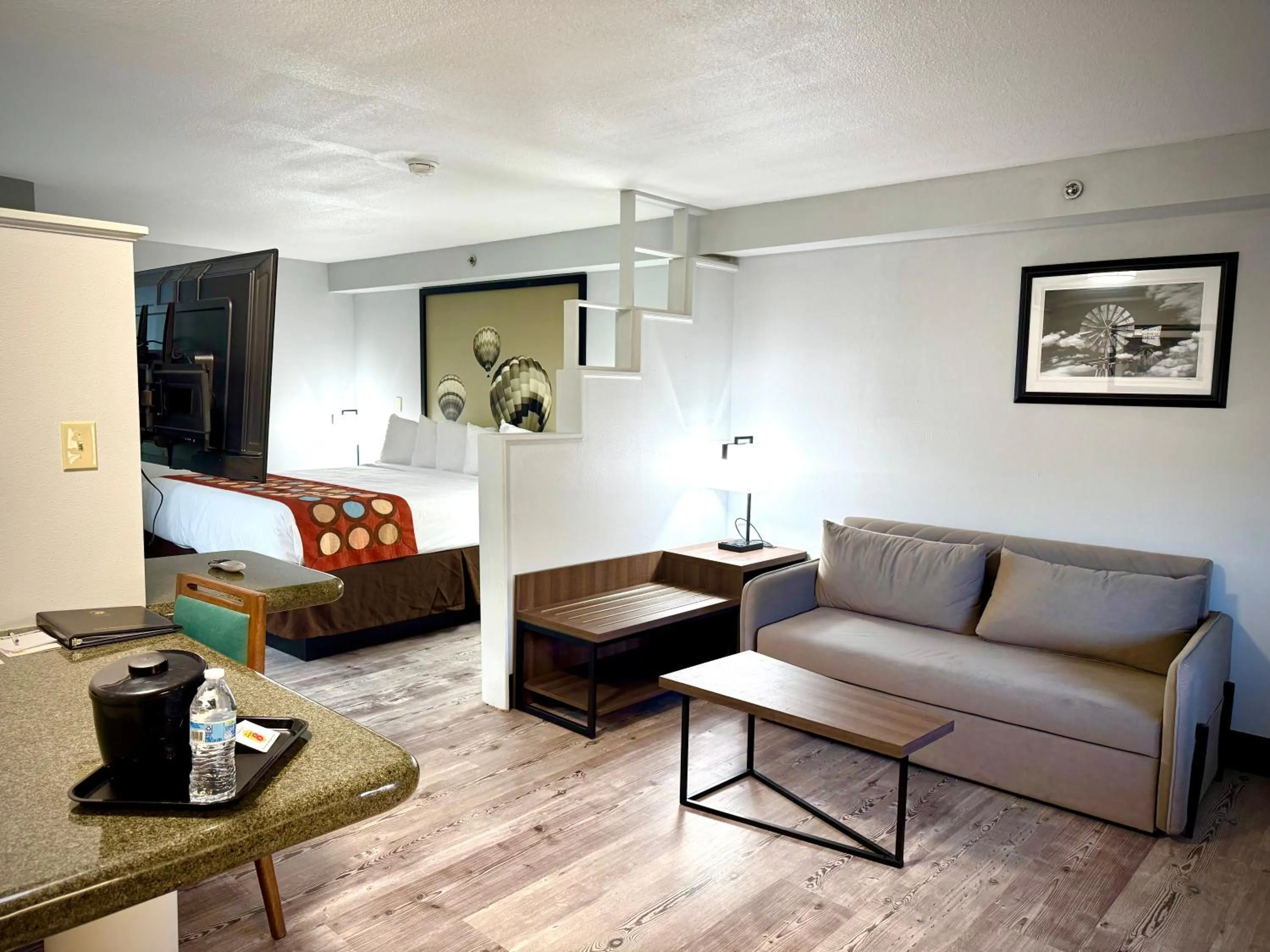 Super 8 by Wyndham Clovis