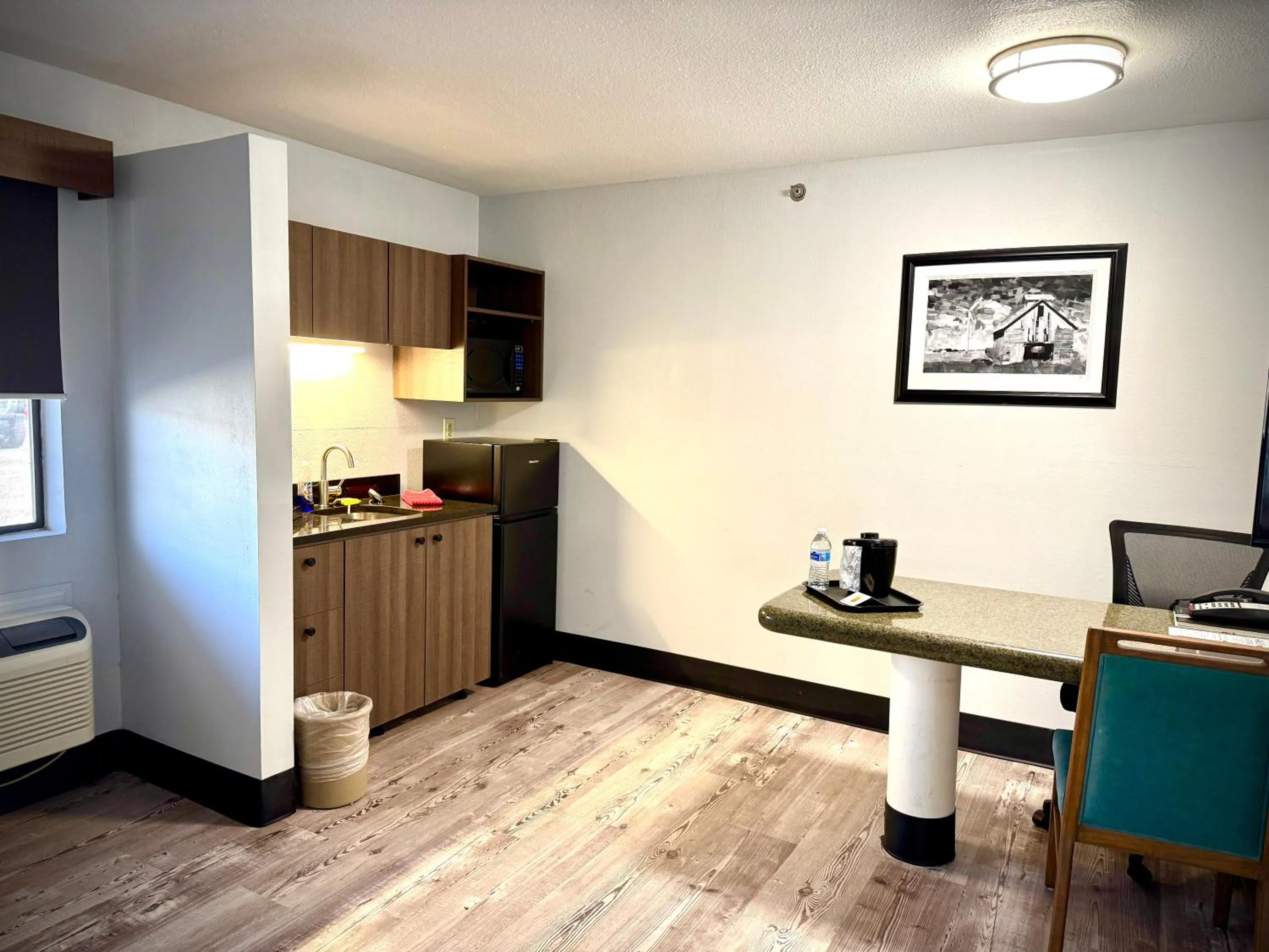 Super 8 by Wyndham Clovis