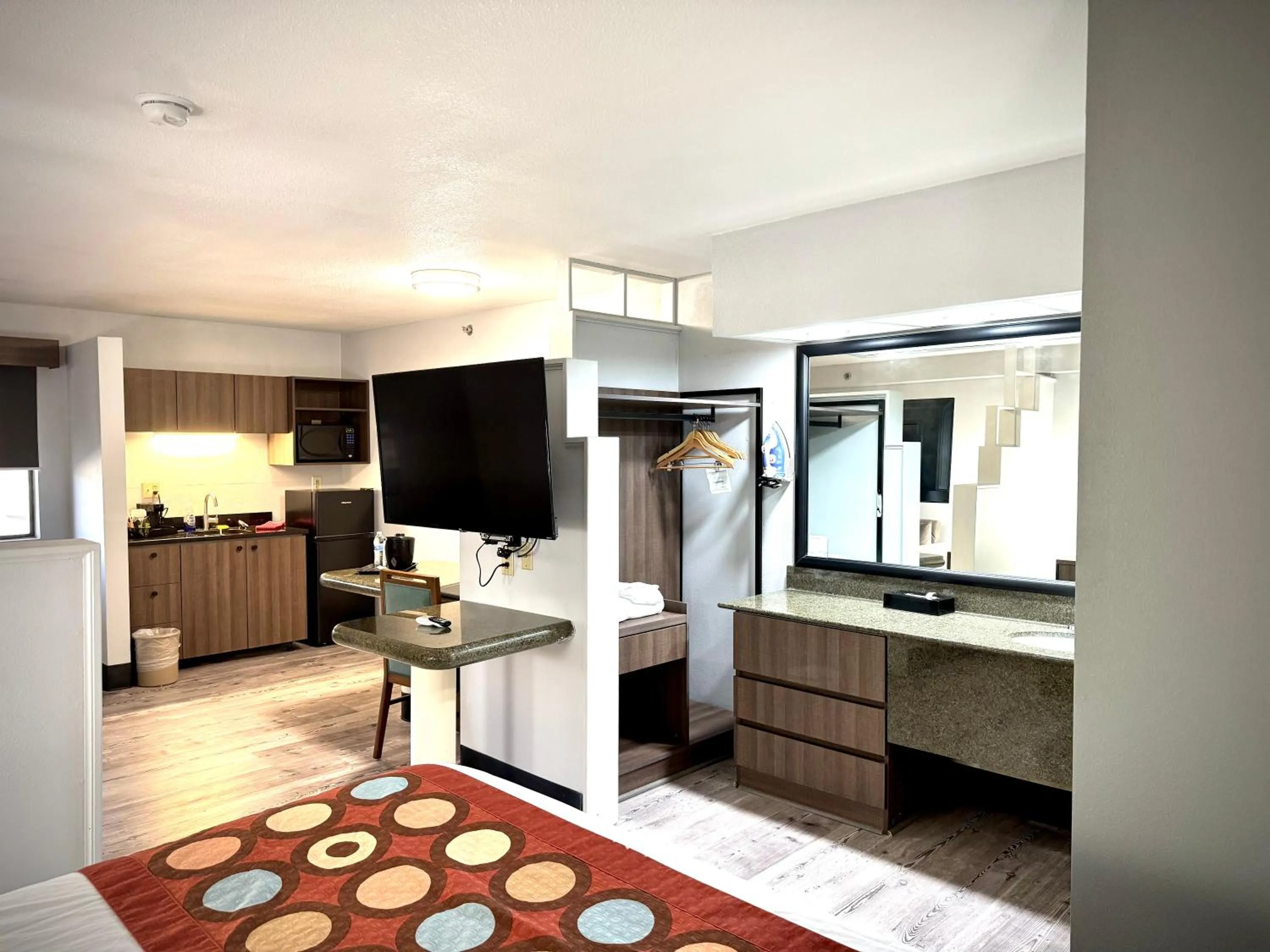 Super 8 by Wyndham Clovis