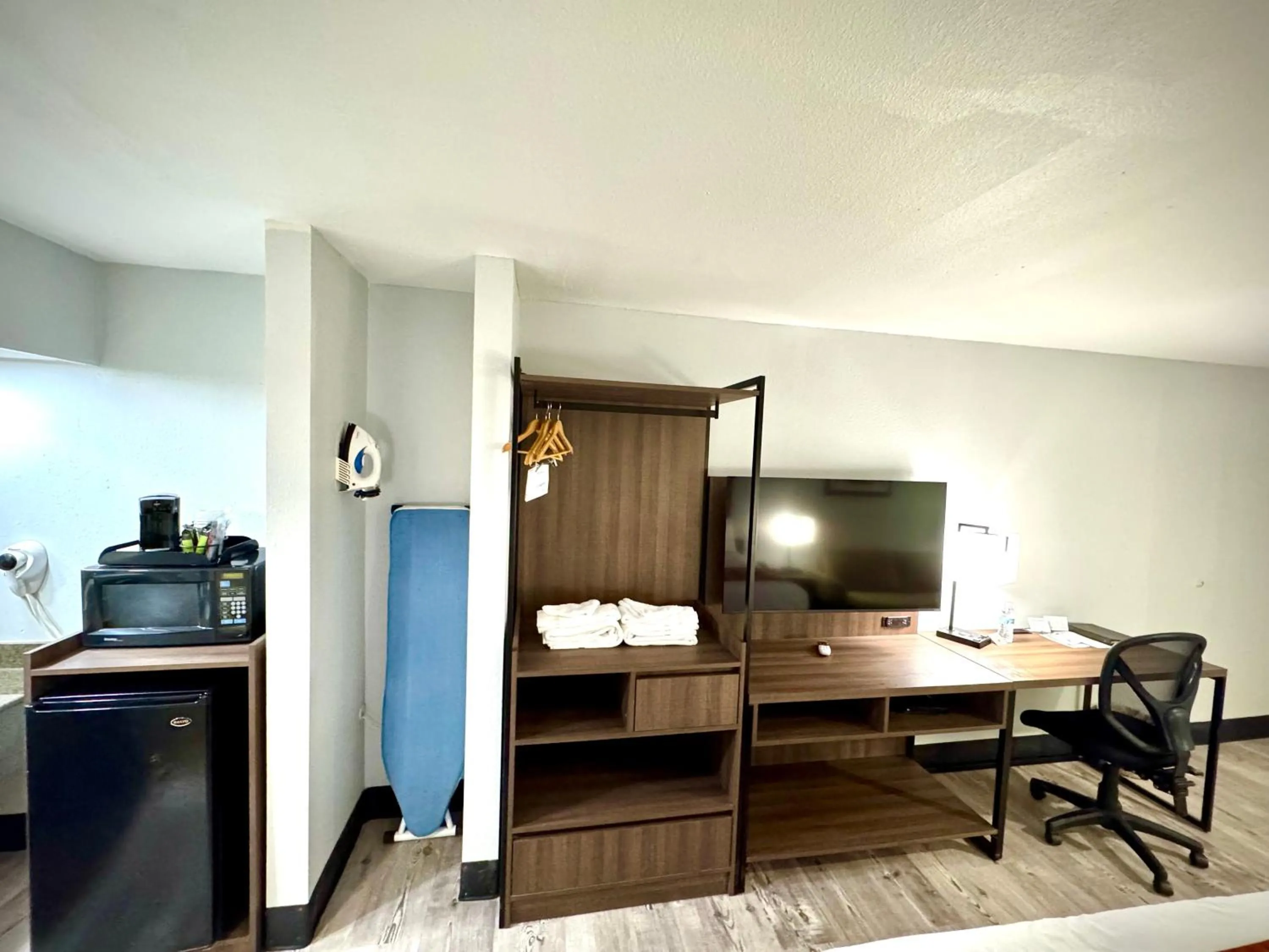 Super 8 by Wyndham Clovis