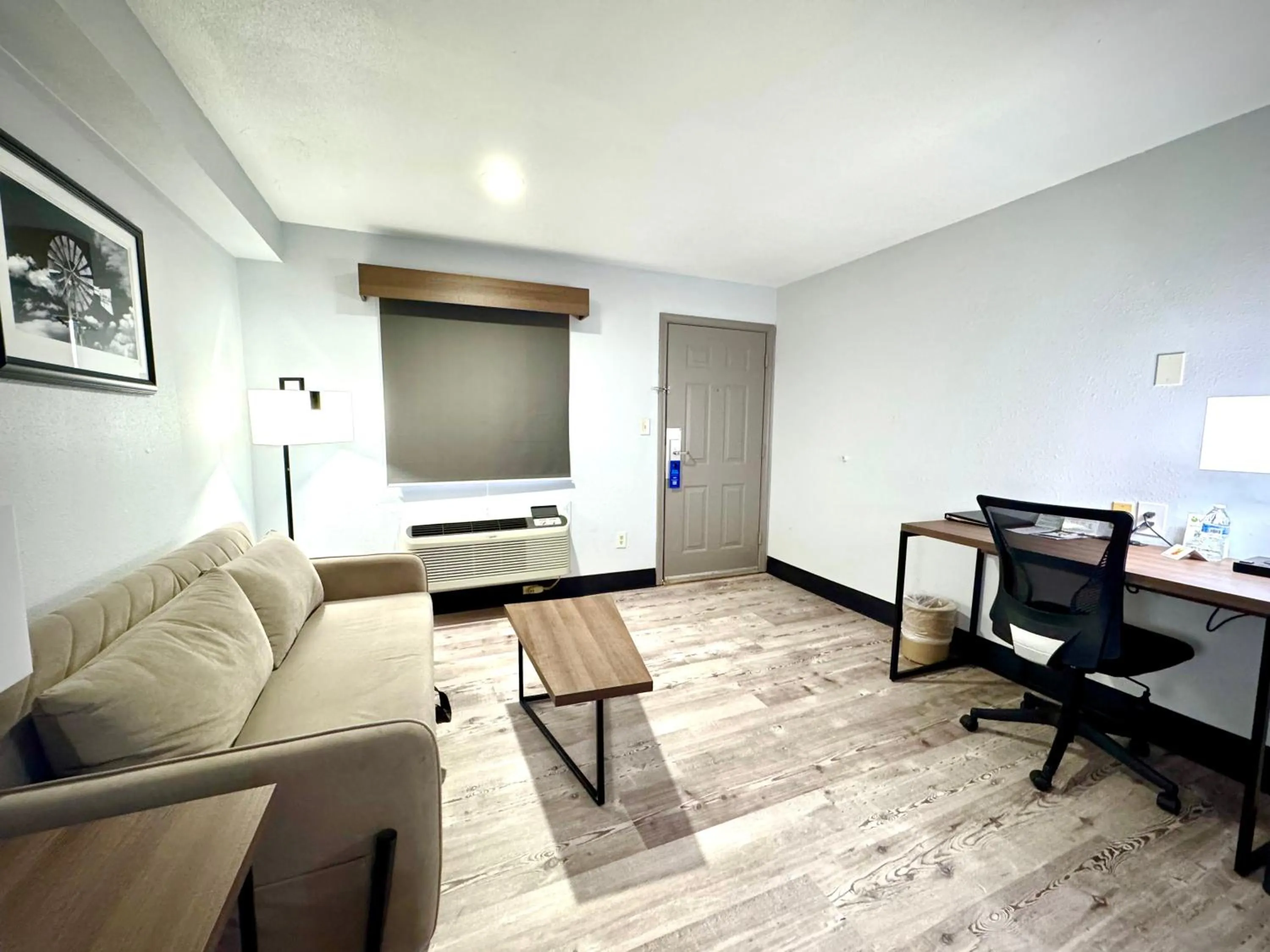 Super 8 by Wyndham Clovis