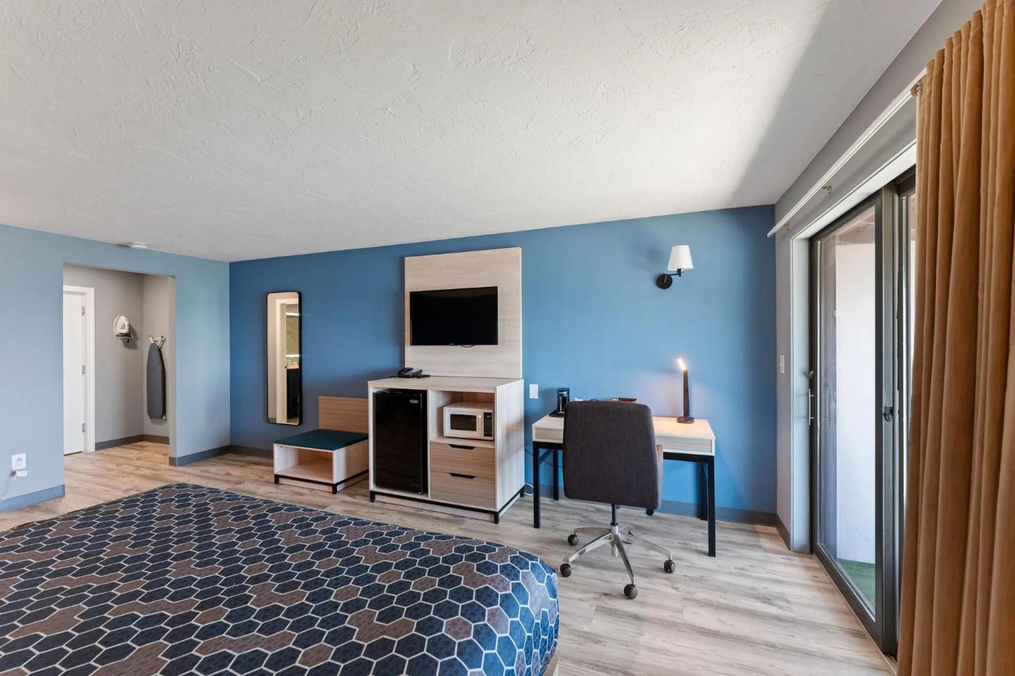 TV and multimedia, Bed in Pilgrim Sands on Long Beach