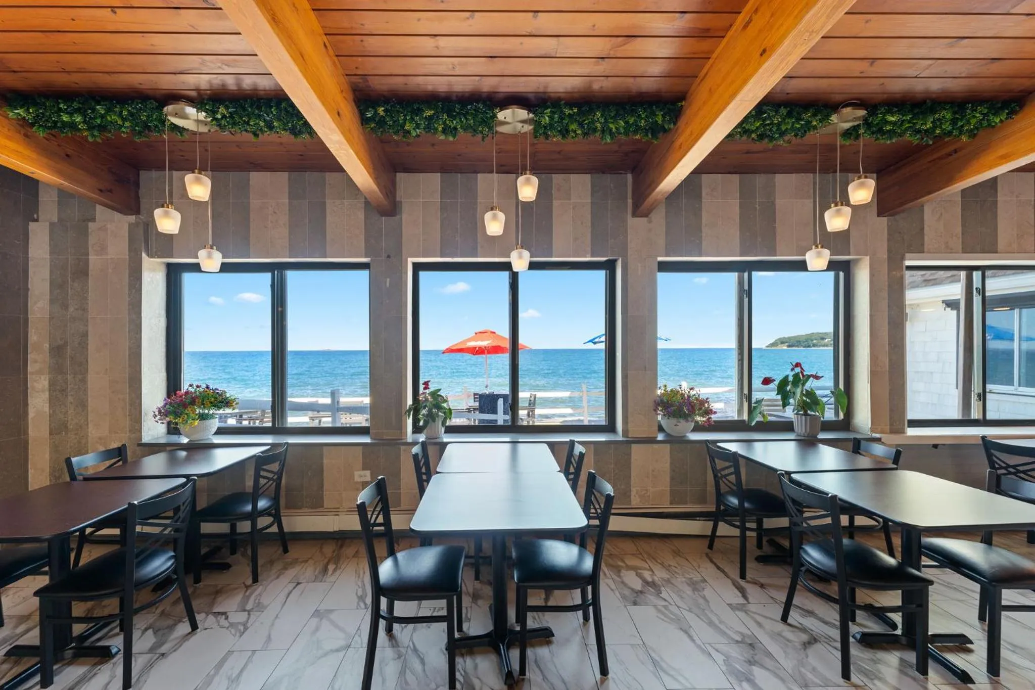 Restaurant/places to eat in Pilgrim Sands on Long Beach