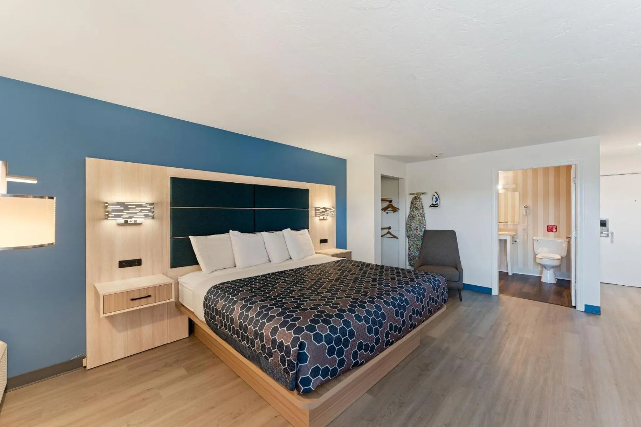 Bedroom, Bed in Pilgrim Sands on Long Beach