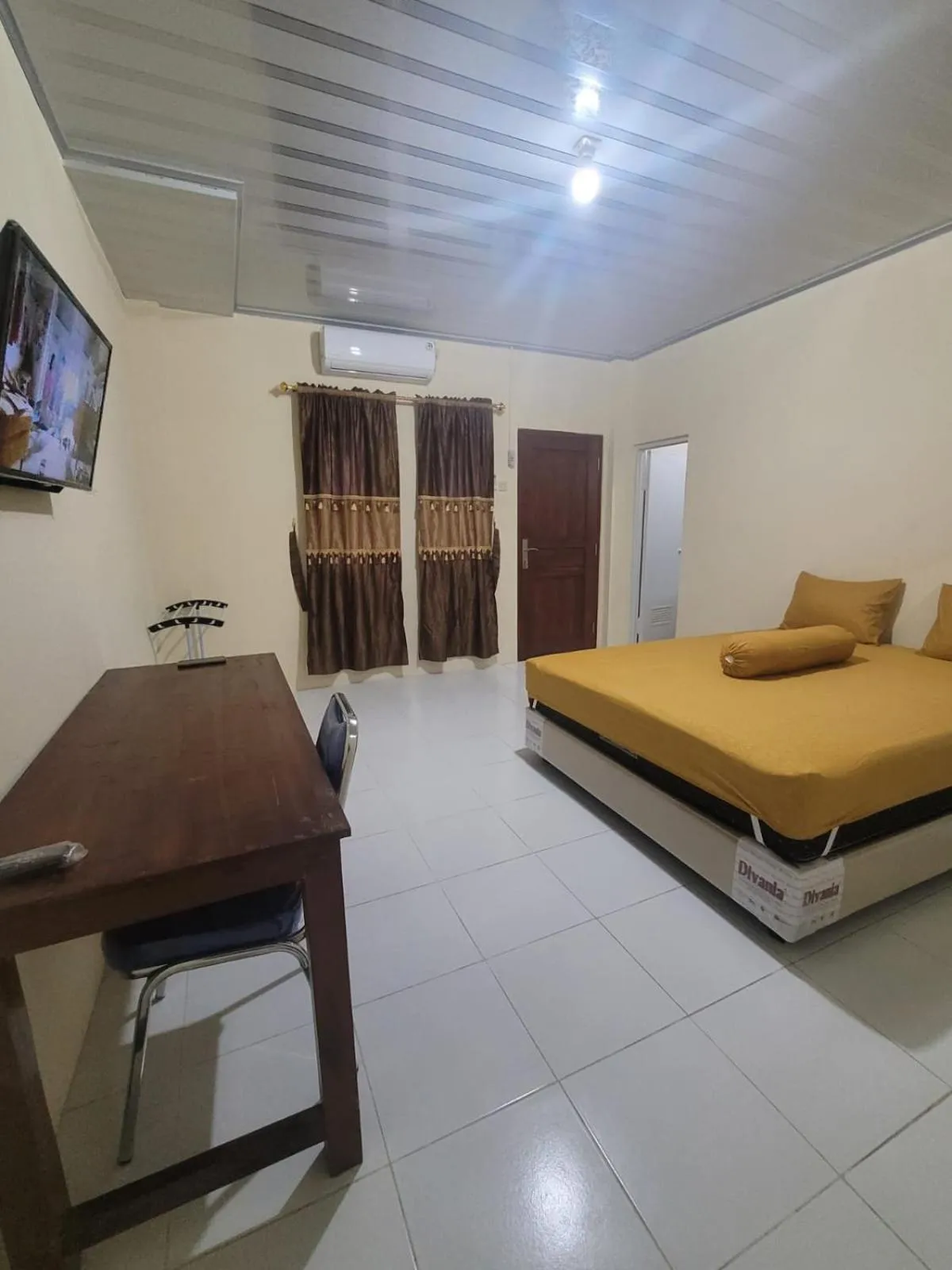 Bed in Solo Nadamax City Guest House Syariah