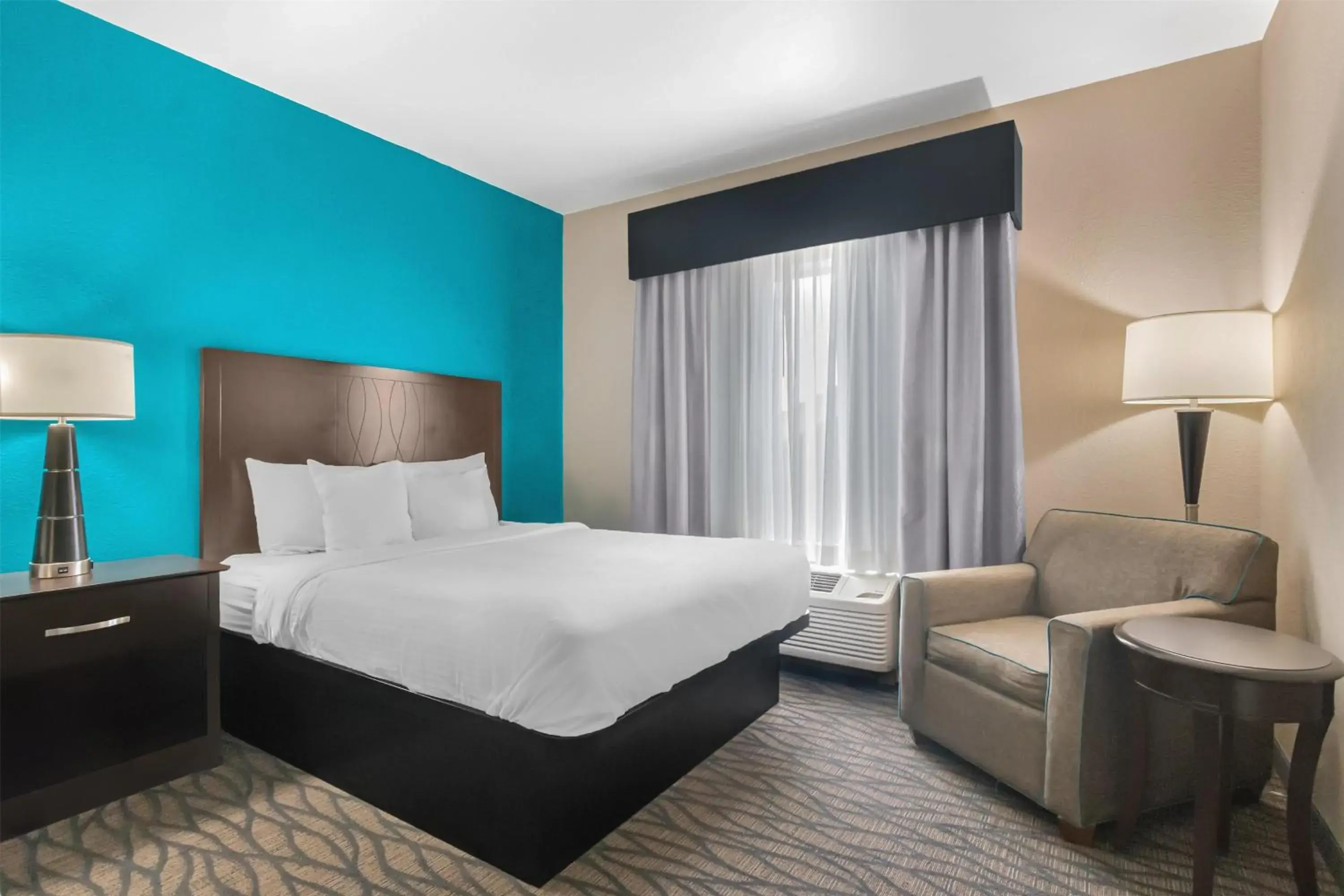 Bedroom, Bed in Best Western Plus Hiawatha Hotel Bedroom, Bed in Best Western Plus Hiawatha Hotel