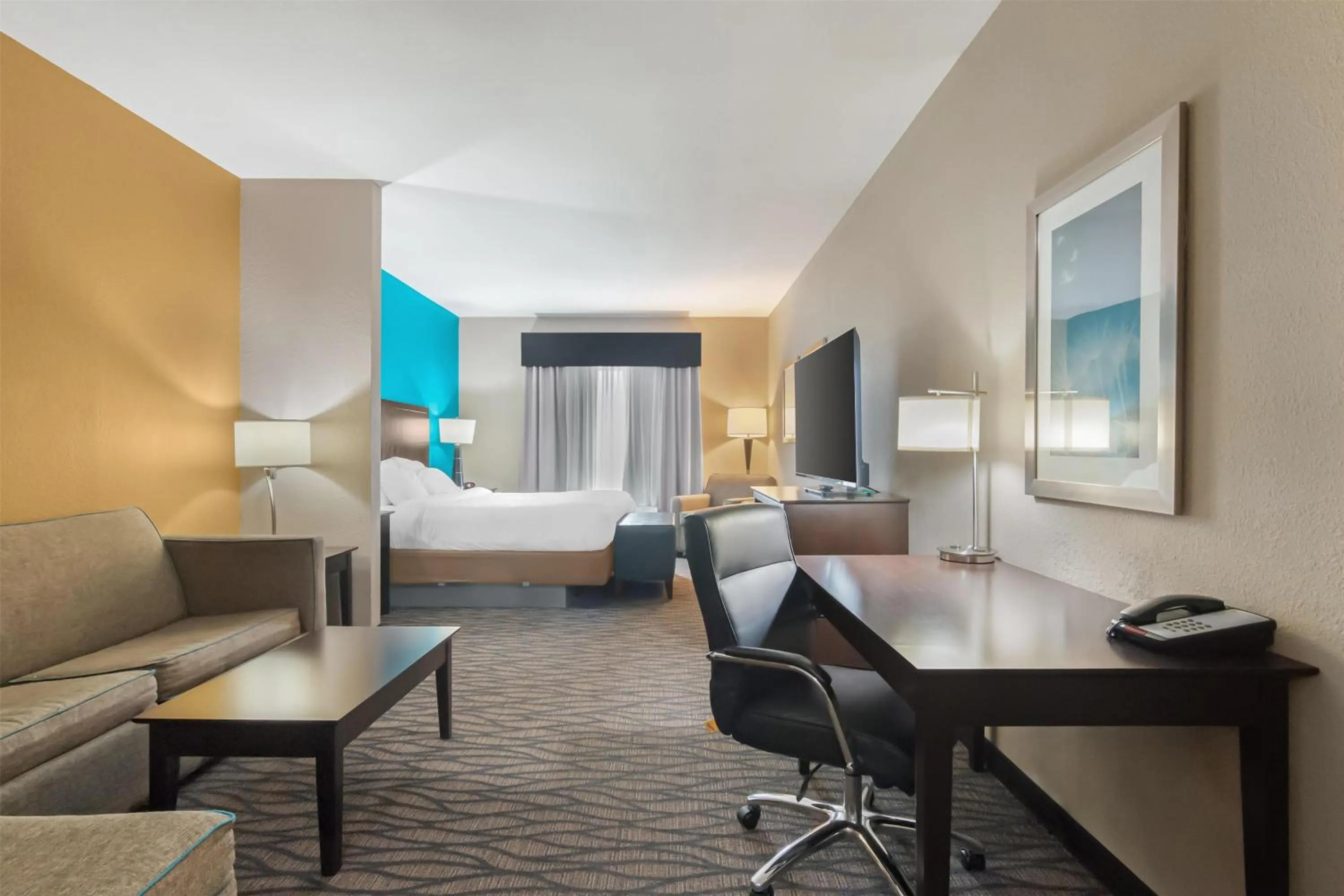 Bedroom, Bed in Best Western Plus Hiawatha Hotel